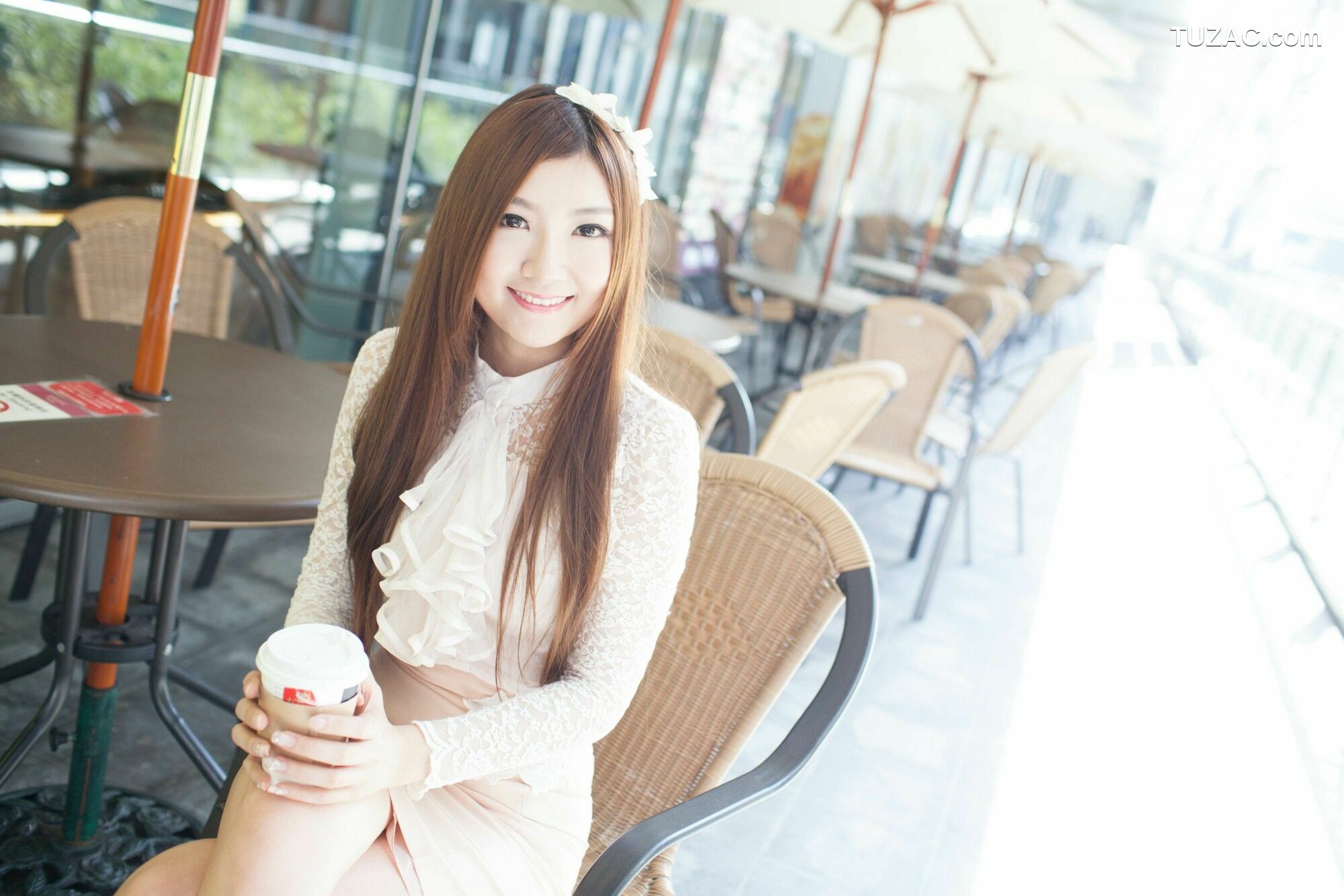 台湾正妹_ Michelle小羽《信義區街拍 蕾丝+包臀短裙》 写真集[109P]