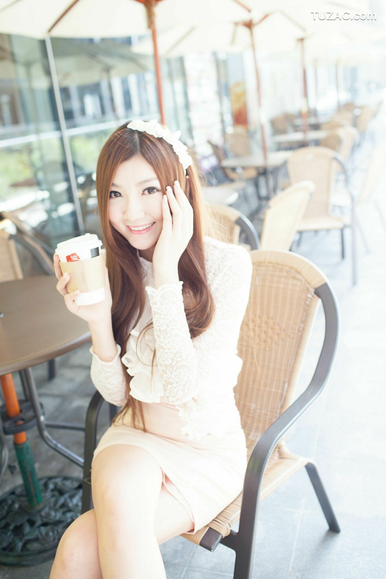 台湾正妹_ Michelle小羽《信義區街拍 蕾丝+包臀短裙》 写真集[109P]