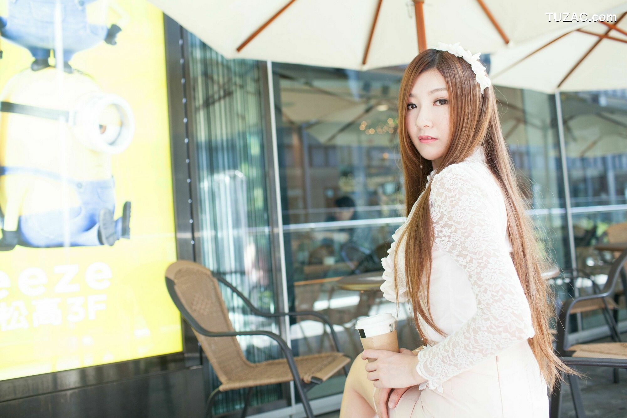 台湾正妹_ Michelle小羽《信義區街拍 蕾丝+包臀短裙》 写真集[109P]