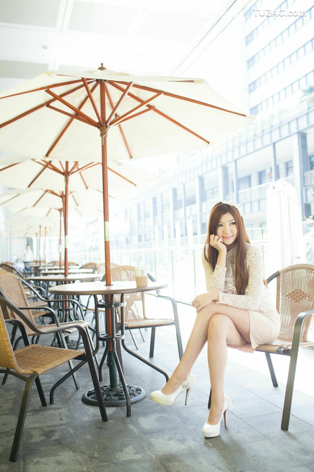 台湾正妹_ Michelle小羽《信義區街拍 蕾丝+包臀短裙》 写真集[109P]