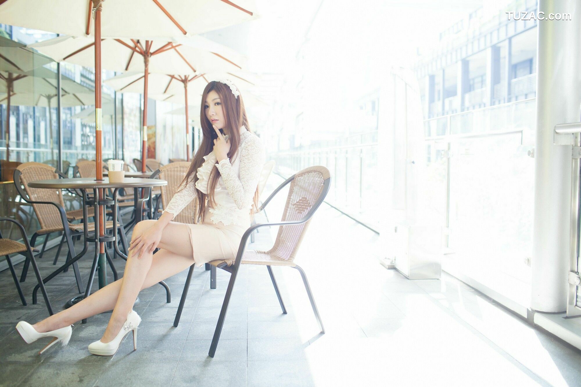 台湾正妹_ Michelle小羽《信義區街拍 蕾丝+包臀短裙》 写真集[109P]