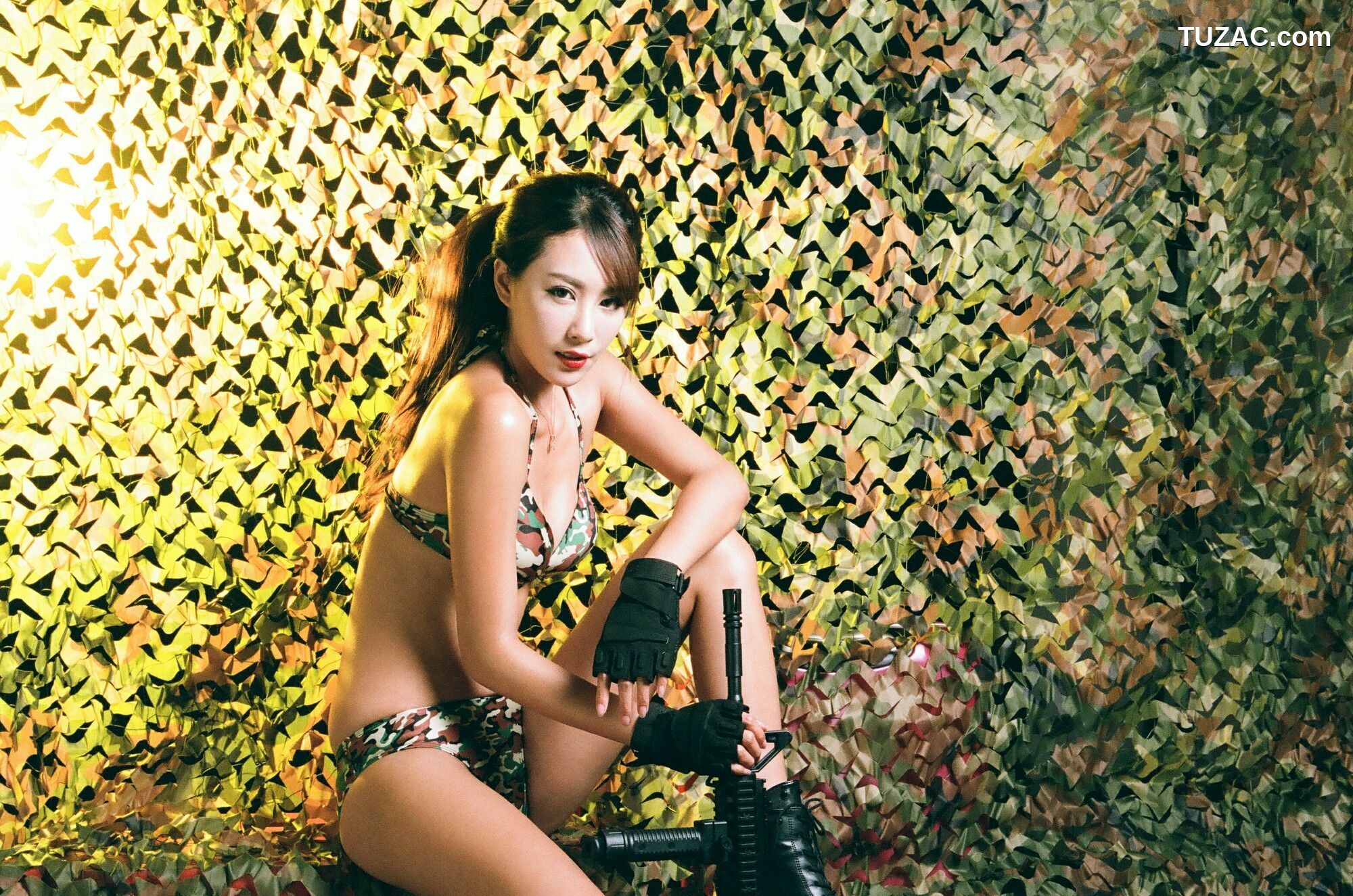 台湾正妹_ Miso夏晴 - 黑丝内衣+迷彩女兵 写真集[72P]