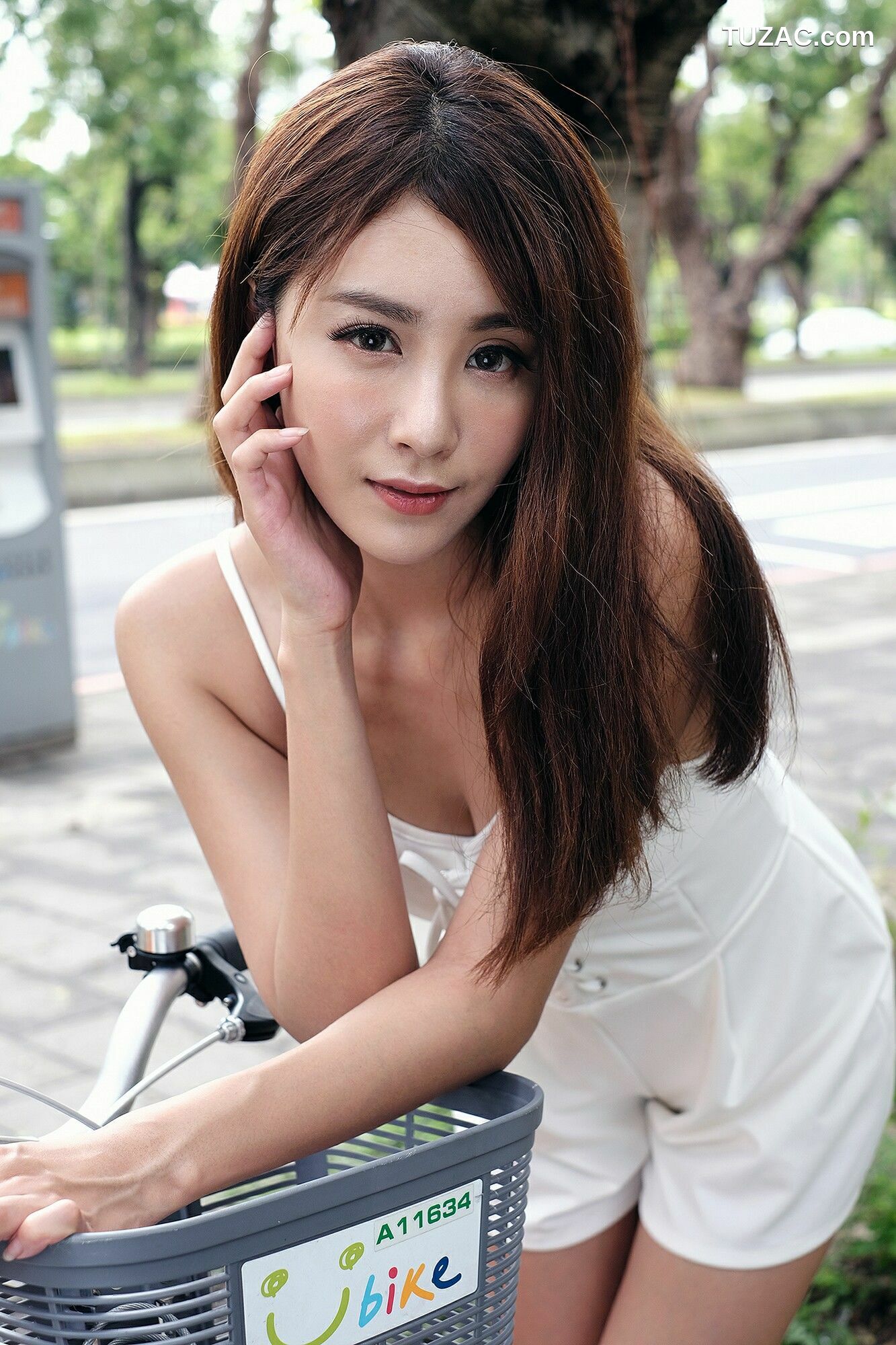 台湾正妹_ Miso夏晴《牛仔街拍》 写真集[31P]