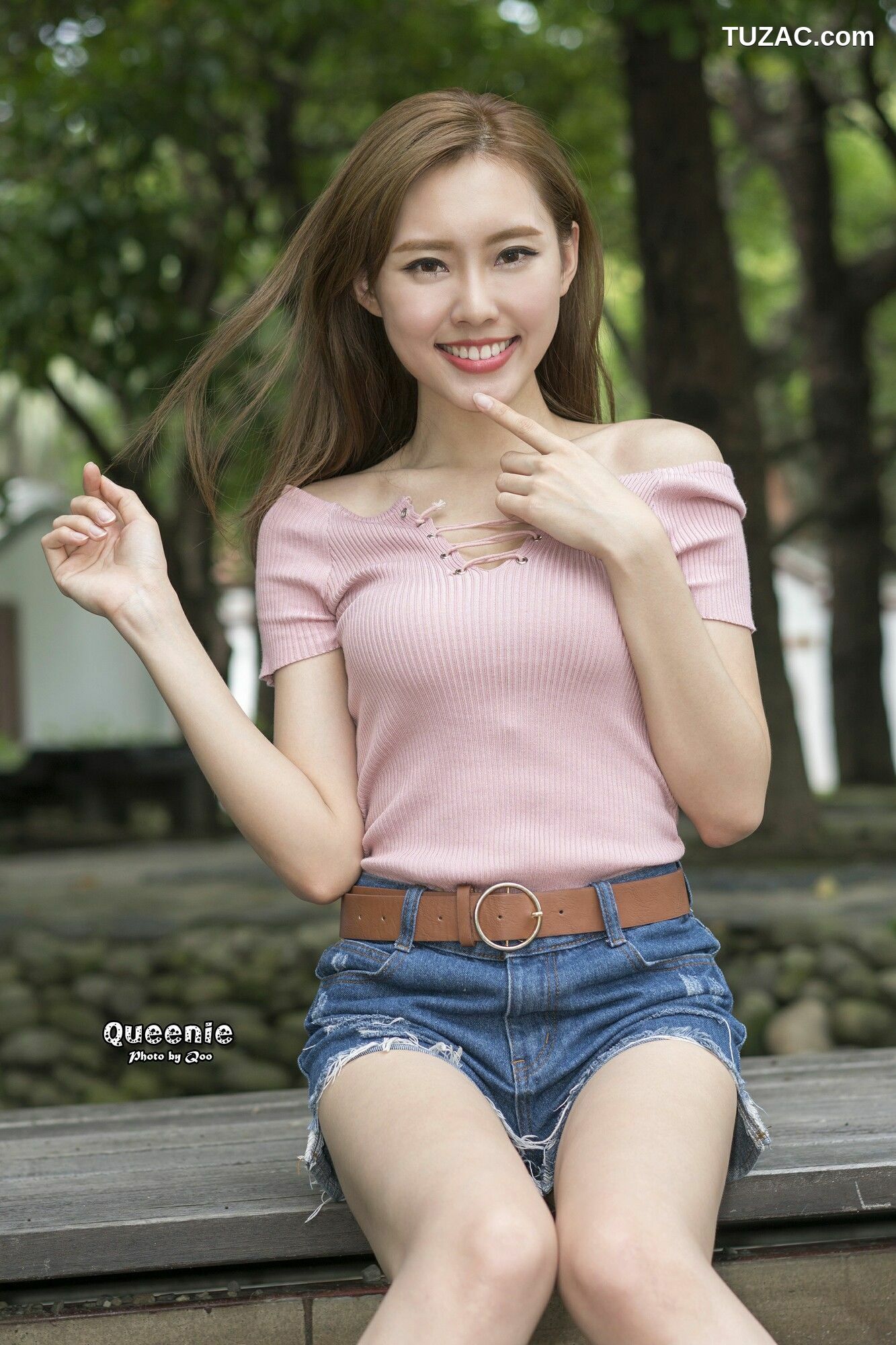 台湾正妹_ Queenie/Q尼 - 热裤美腿街拍 写真集[99P]