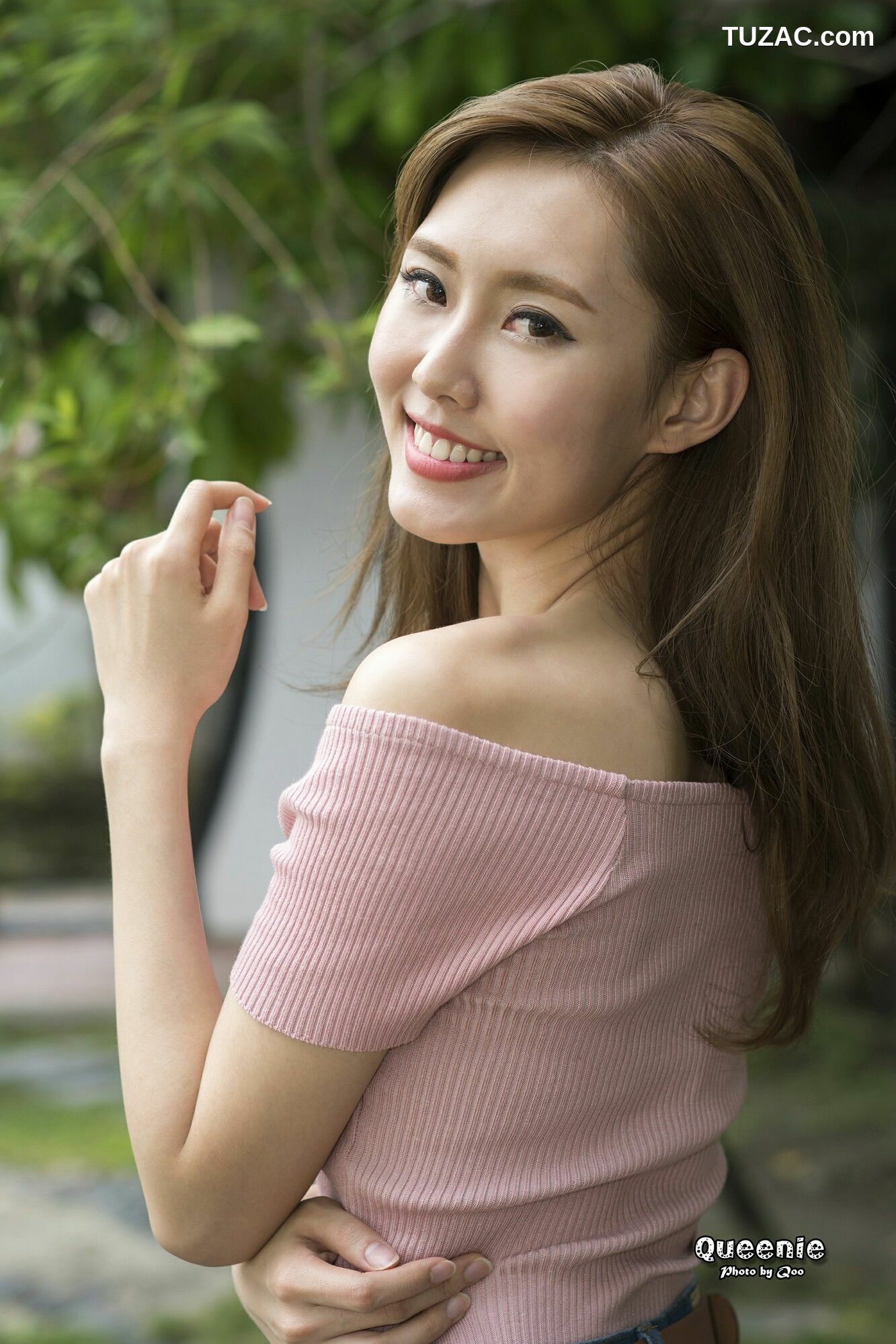 台湾正妹_ Queenie/Q尼 - 热裤美腿街拍 写真集[99P]
