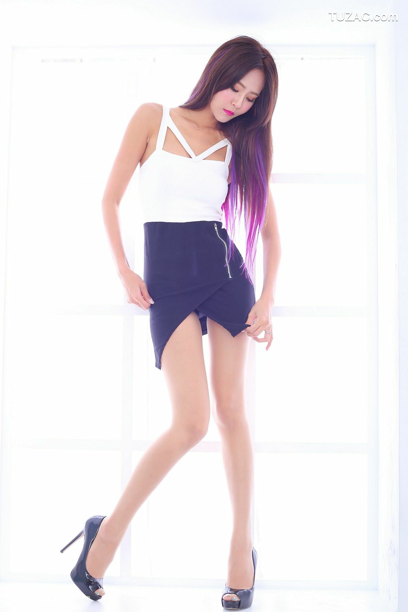 台湾正妹_ Winnie小雪/庄温妮 - 外拍超短裙美腿图片合集 写真集[56P]