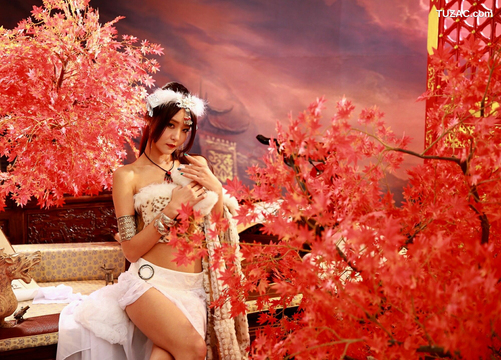 台湾正妹_ Winnie小雪《蛮族公主和OL风装扮》 写真集[54P]