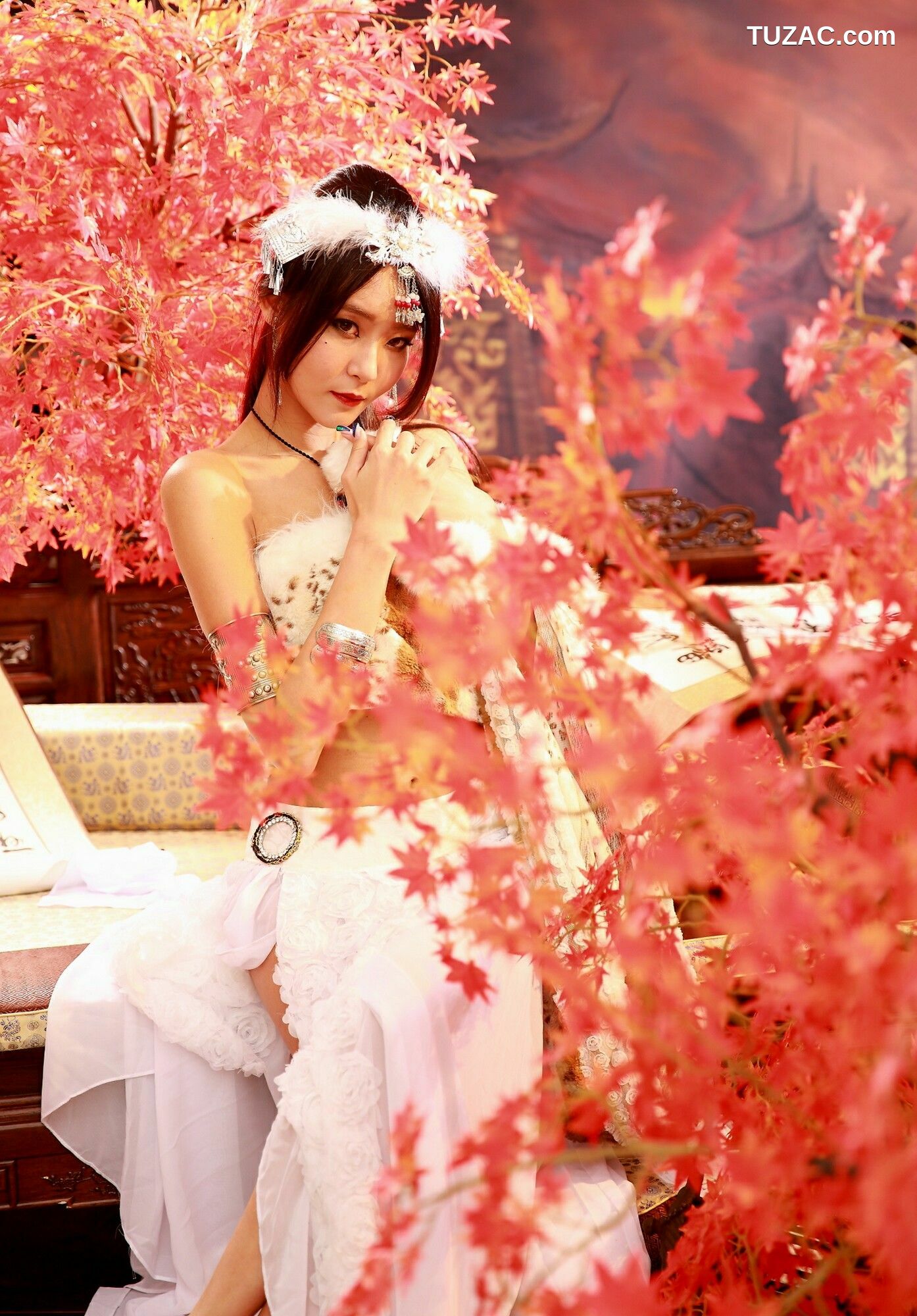 台湾正妹_ Winnie小雪《蛮族公主和OL风装扮》 写真集[54P]