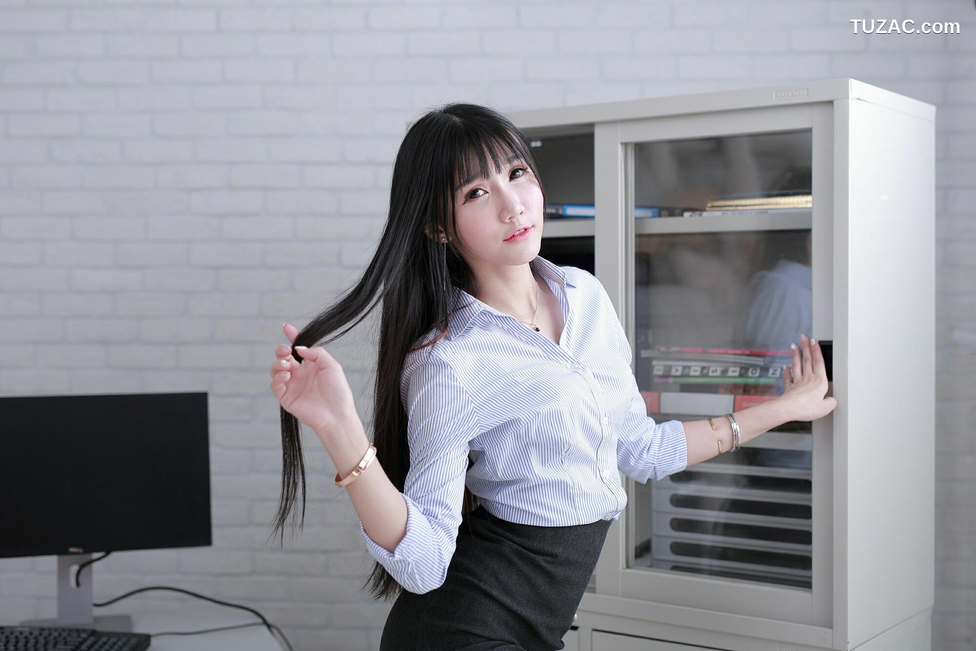 台湾正妹_ 乔乔儿 - 吊带黑丝娇俏OL 写真集[37P]