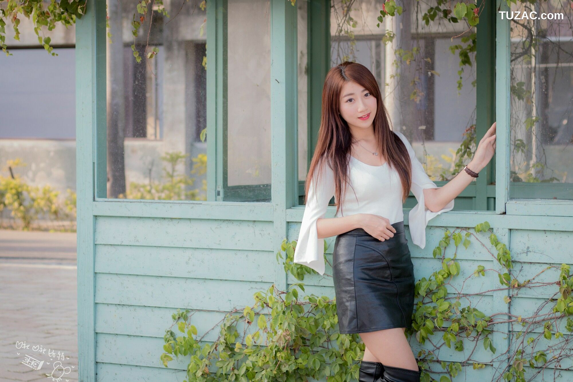 台湾正妹_ 啾比特(张嘉庭)《走光復新村甜美外拍短裙系列》 写真集[56P]