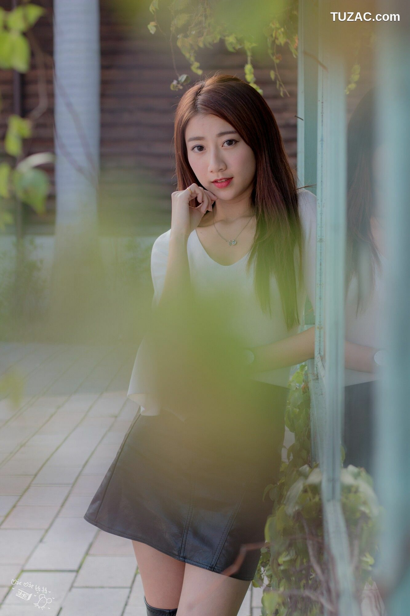 台湾正妹_ 啾比特(张嘉庭)《走光復新村甜美外拍短裙系列》 写真集[56P]