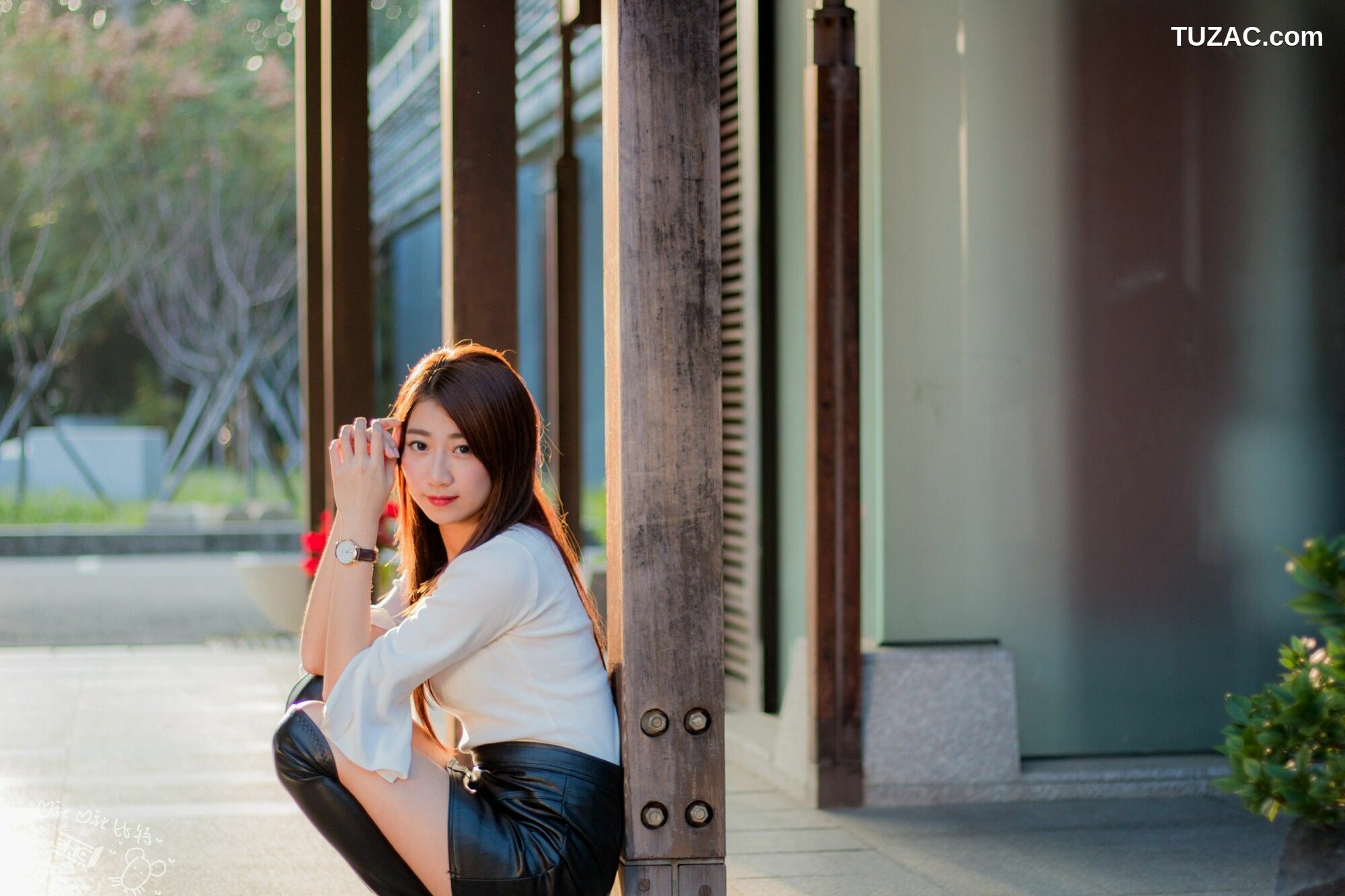 台湾正妹_ 啾比特(张嘉庭)《走光復新村甜美外拍短裙系列》 写真集[56P]