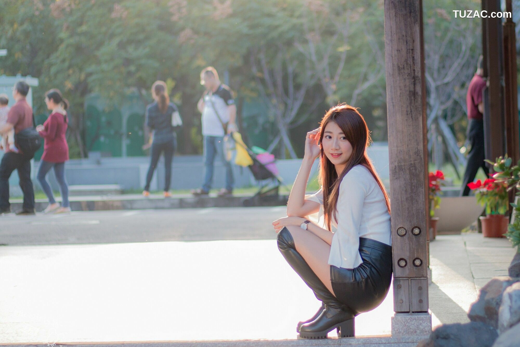 台湾正妹_ 啾比特(张嘉庭)《走光復新村甜美外拍短裙系列》 写真集[56P]