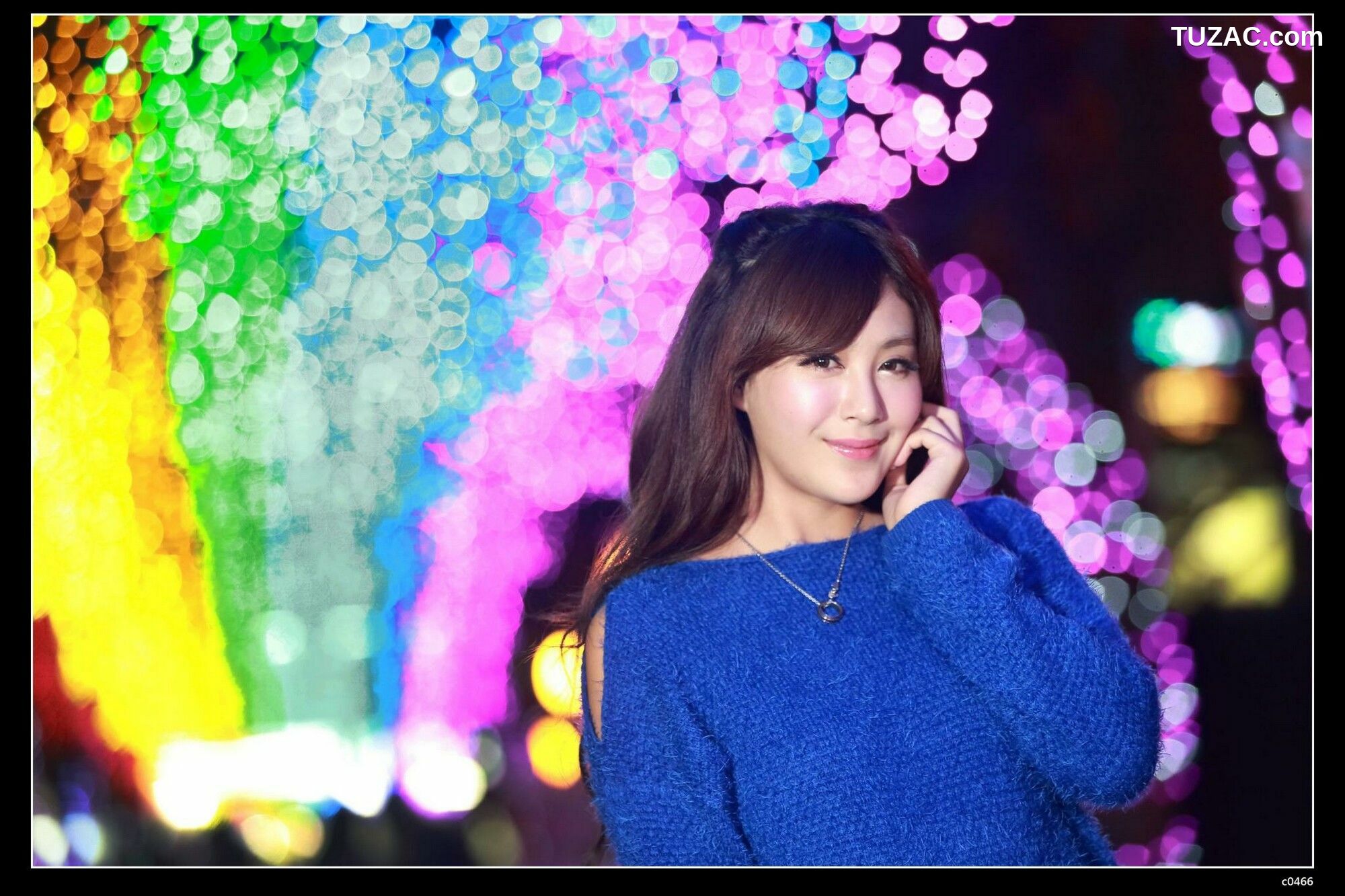 台湾正妹_ 夏晴Miso《圣诞夜黑丝街拍》 写真集[97P]