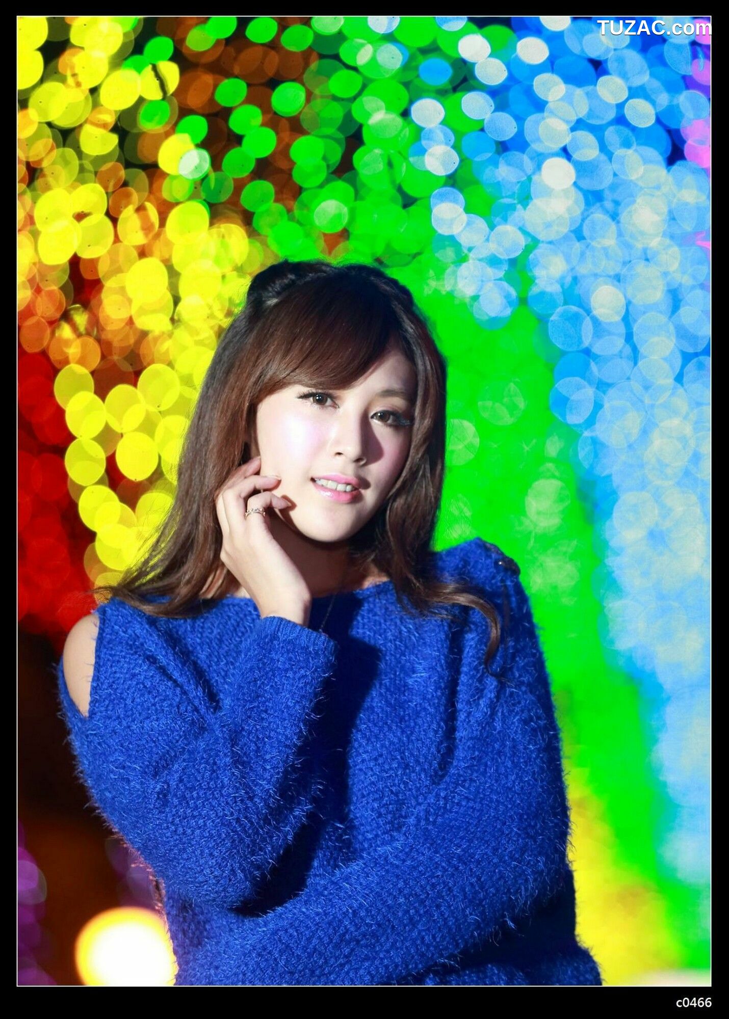 台湾正妹_ 夏晴Miso《圣诞夜黑丝街拍》 写真集[97P]