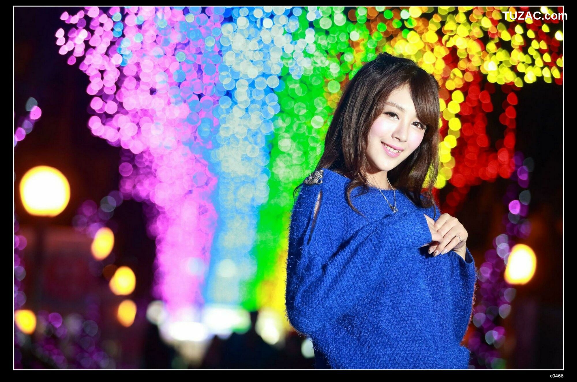 台湾正妹_ 夏晴Miso《圣诞夜黑丝街拍》 写真集[97P]