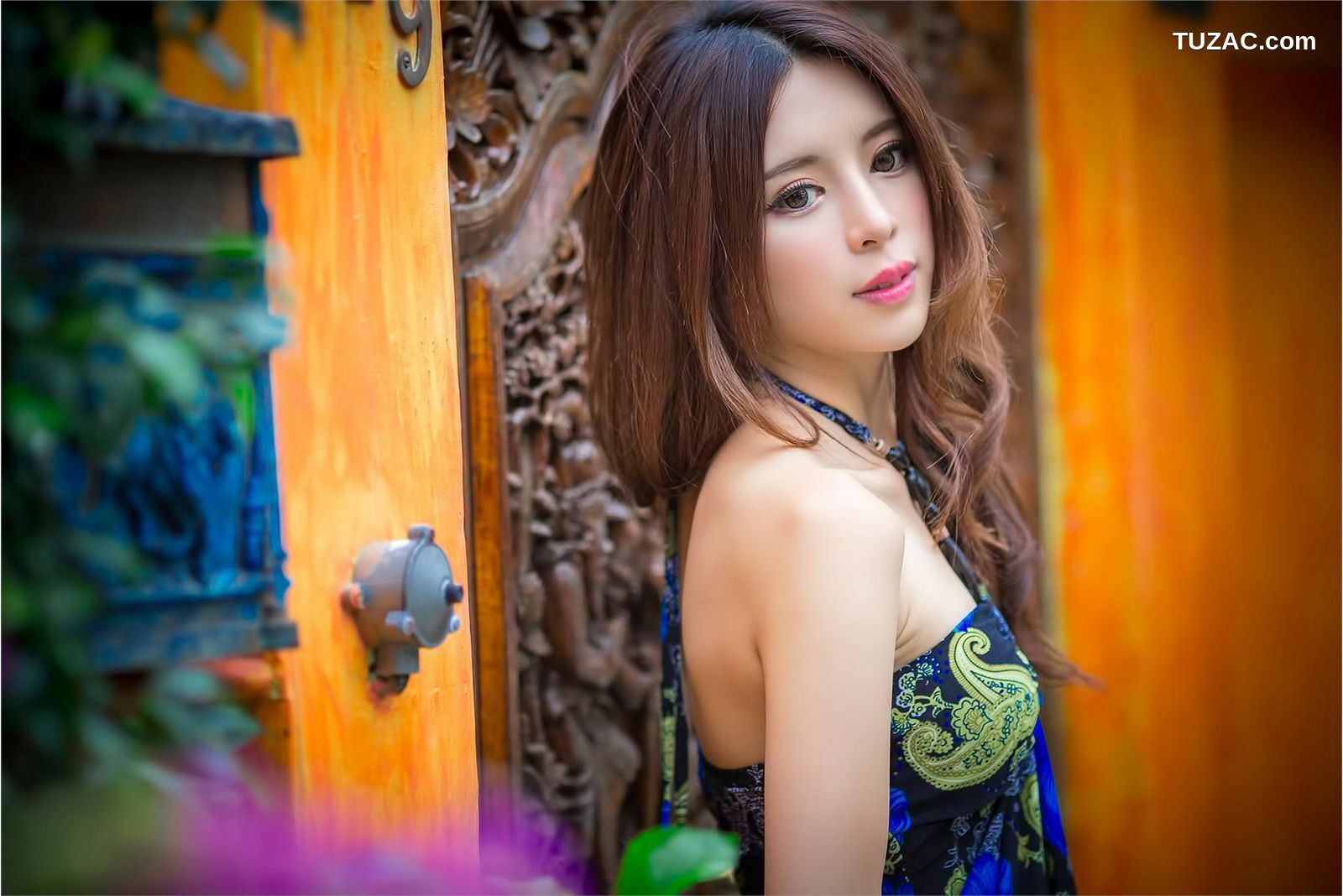 台湾正妹_ 大眼正妹张齐郡《炫彩外拍》写真集[67P]