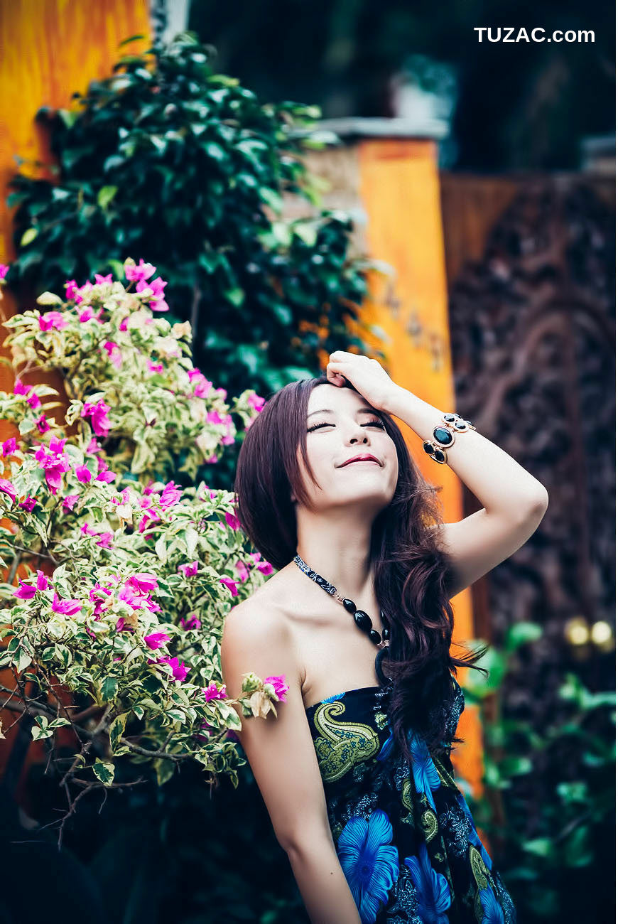 台湾正妹_ 大眼正妹张齐郡《炫彩外拍》写真集[67P]