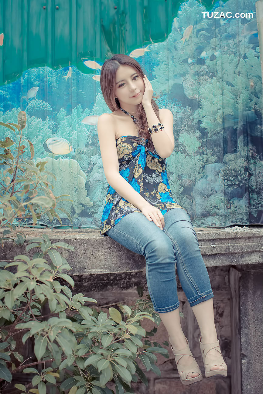 台湾正妹_ 大眼正妹张齐郡《炫彩外拍》写真集[67P]