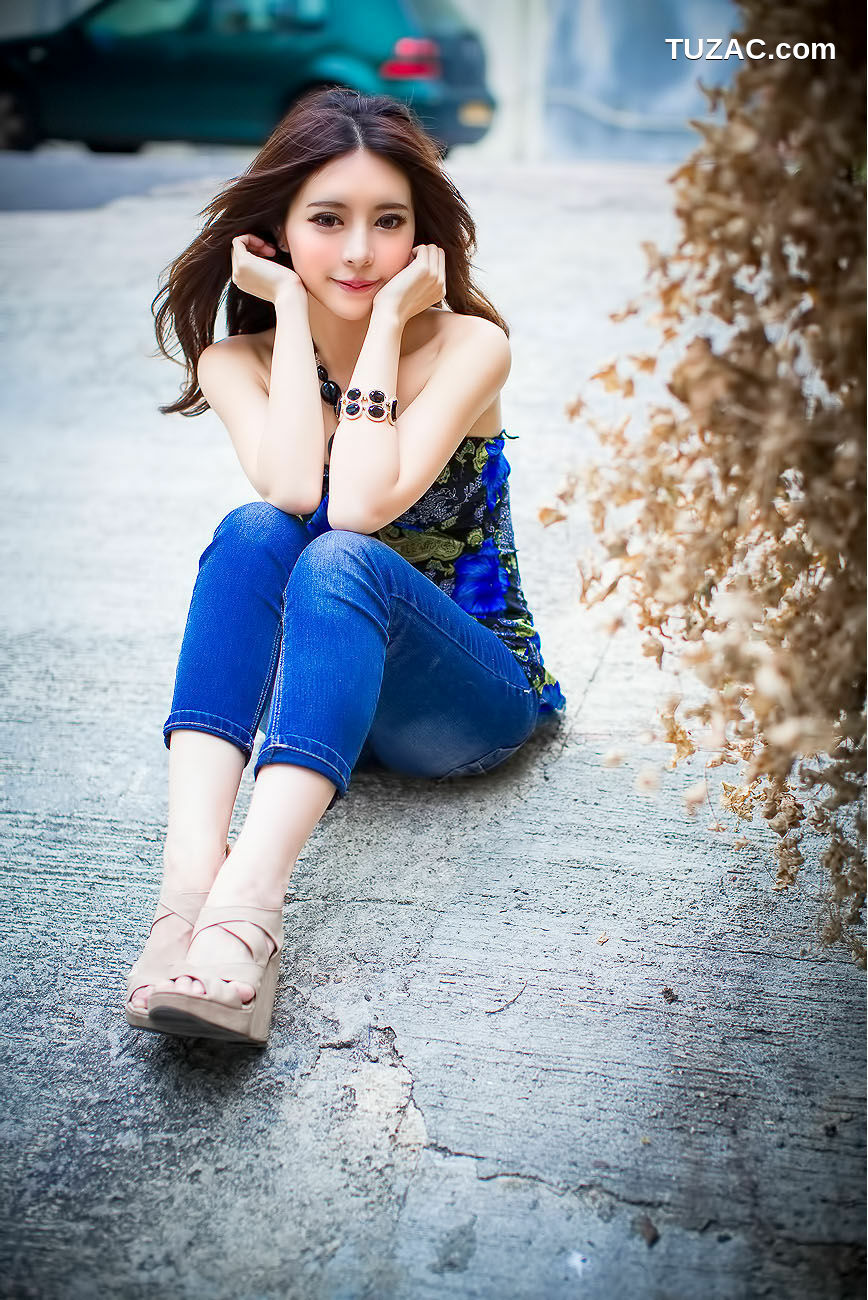 台湾正妹_ 大眼正妹张齐郡《炫彩外拍》写真集[67P]