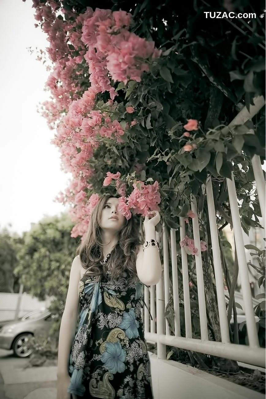 台湾正妹_ 大眼正妹张齐郡《炫彩外拍》写真集[67P]