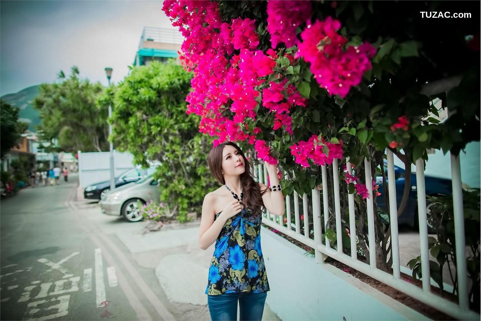 台湾正妹_ 大眼正妹张齐郡《炫彩外拍》写真集[67P]