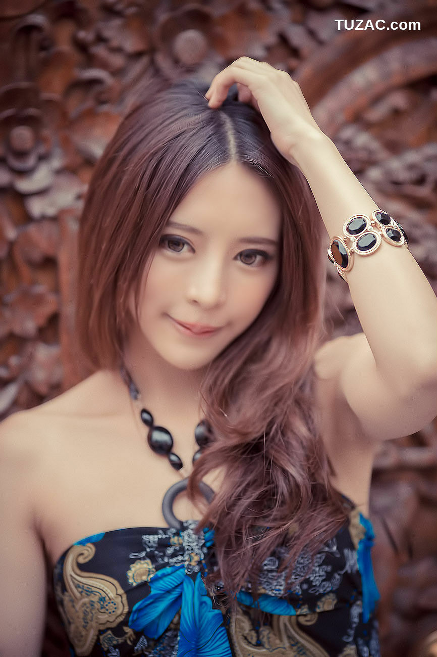 台湾正妹_ 大眼正妹张齐郡《炫彩外拍》写真集[67P]