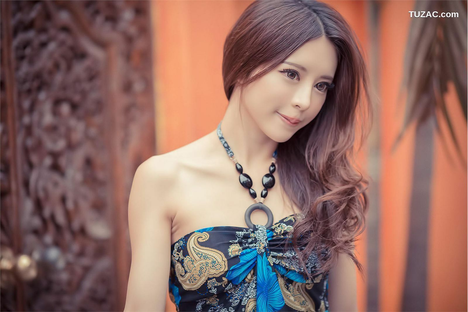 台湾正妹_ 大眼正妹张齐郡《炫彩外拍》写真集[67P]