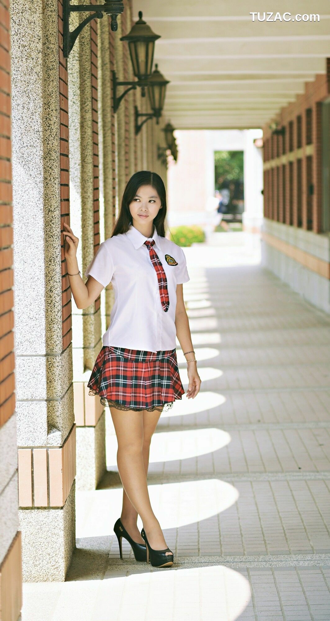 台湾正妹_ 小雯 - 成大外拍共两套服装 写真集[45P]