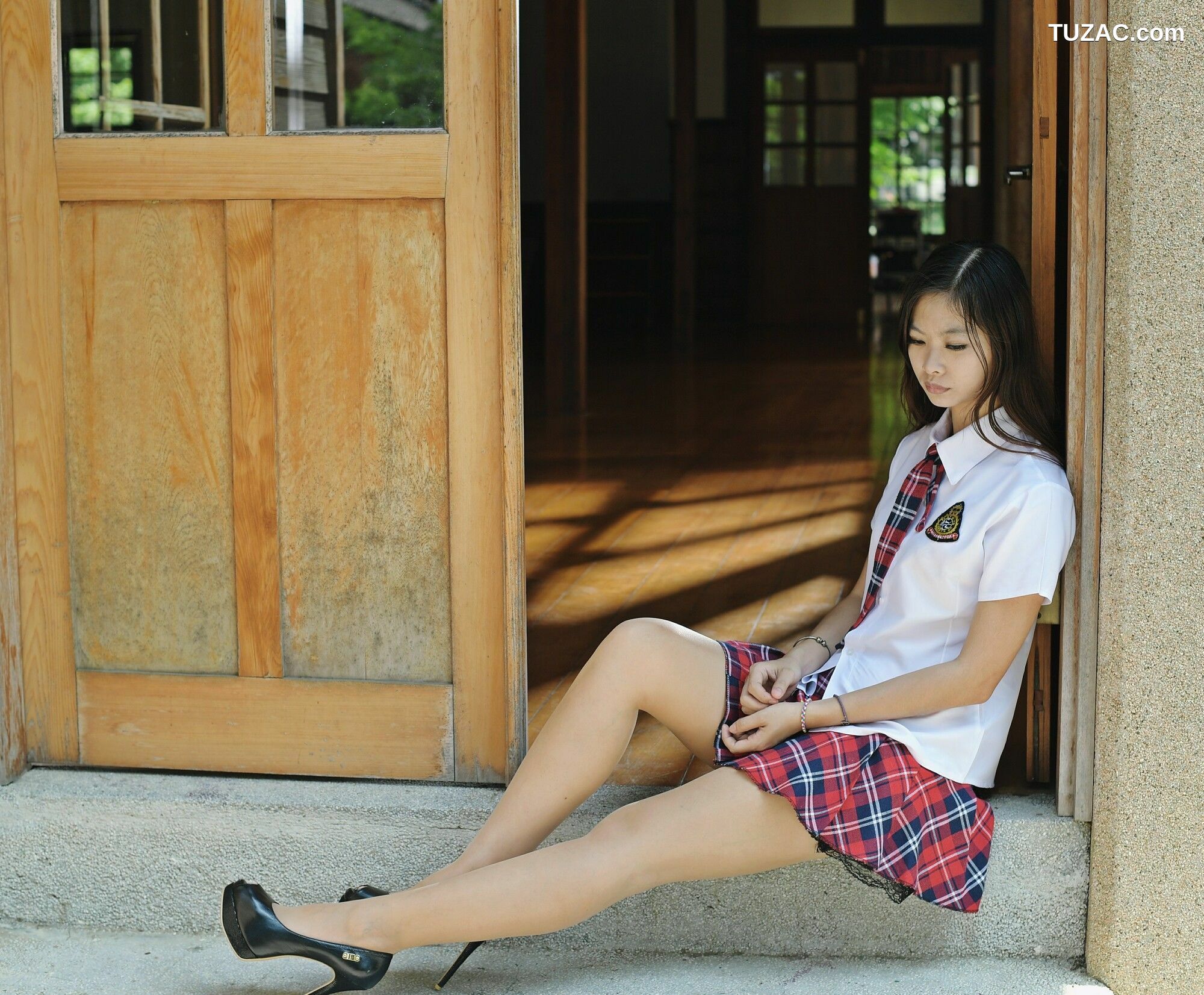 台湾正妹_ 小雯 - 成大外拍共两套服装 写真集[45P]