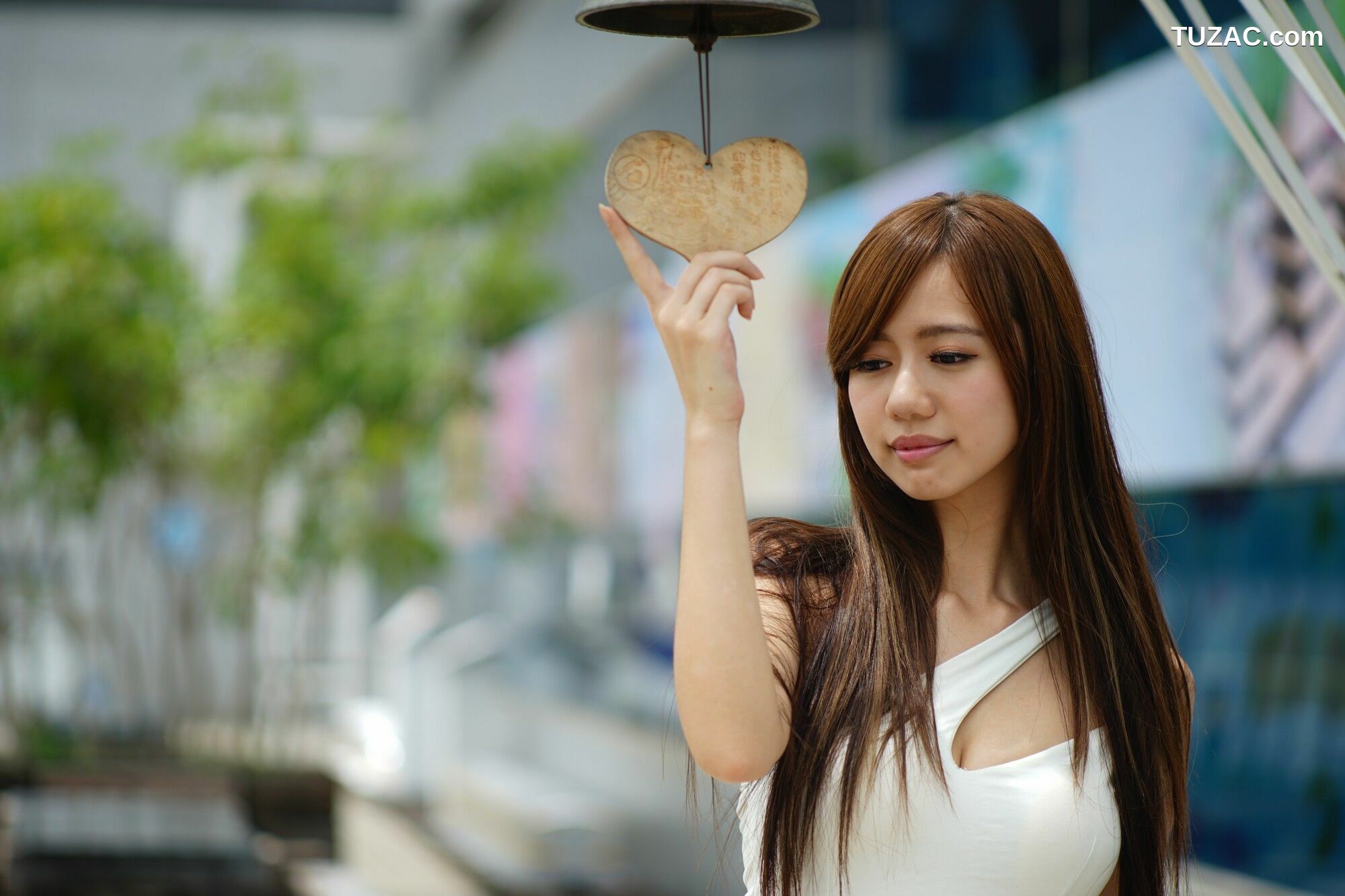 台湾正妹_ 张菁菁Arlena《烏日高鐵女孩～天桥美腿》 写真集[43P]