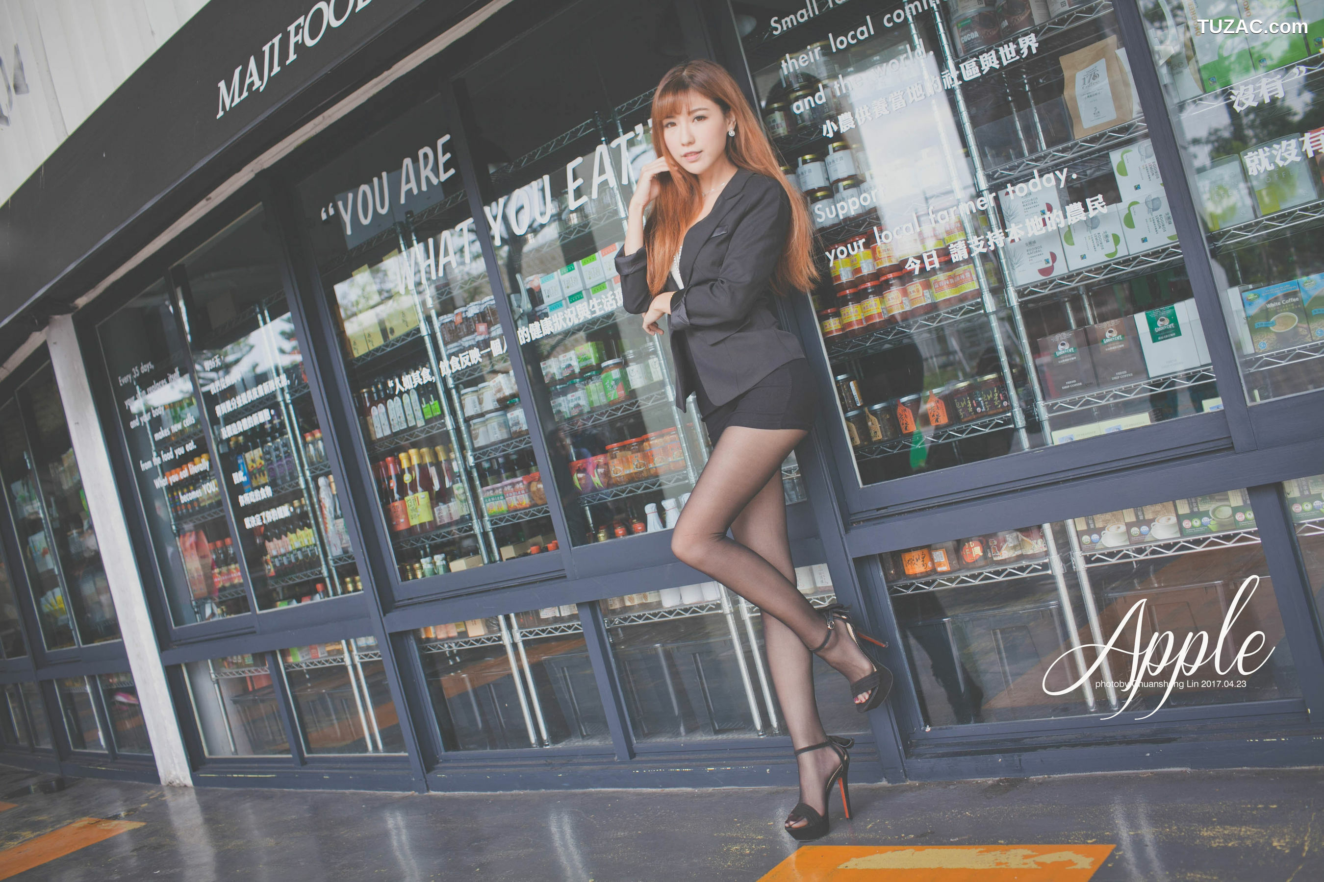 台湾正妹_ 张闵净(小净) - OL外拍 写真集[78P]