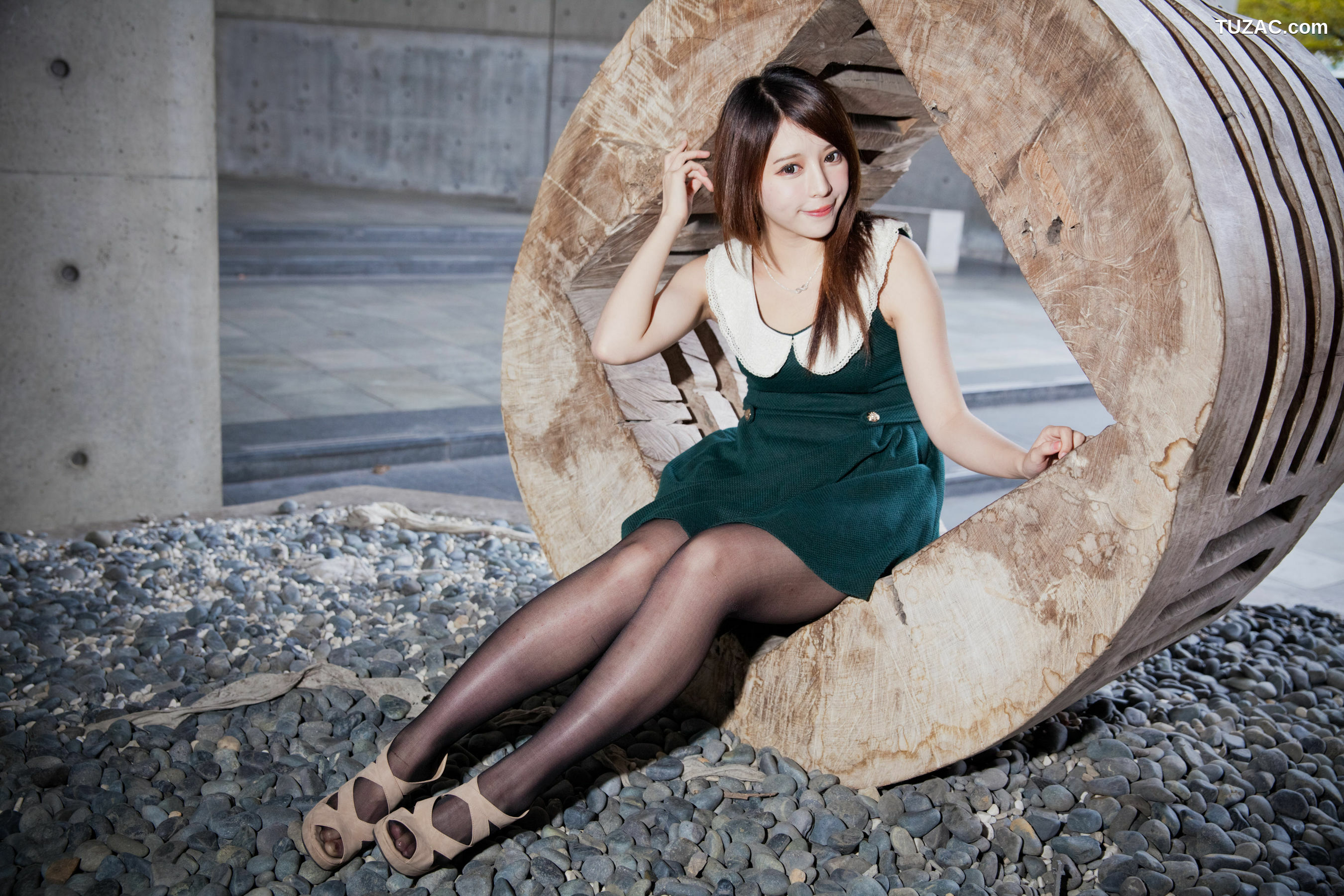 台湾正妹_ 张齐郡《2013-JuLie玉美人!》 写真集[54P]