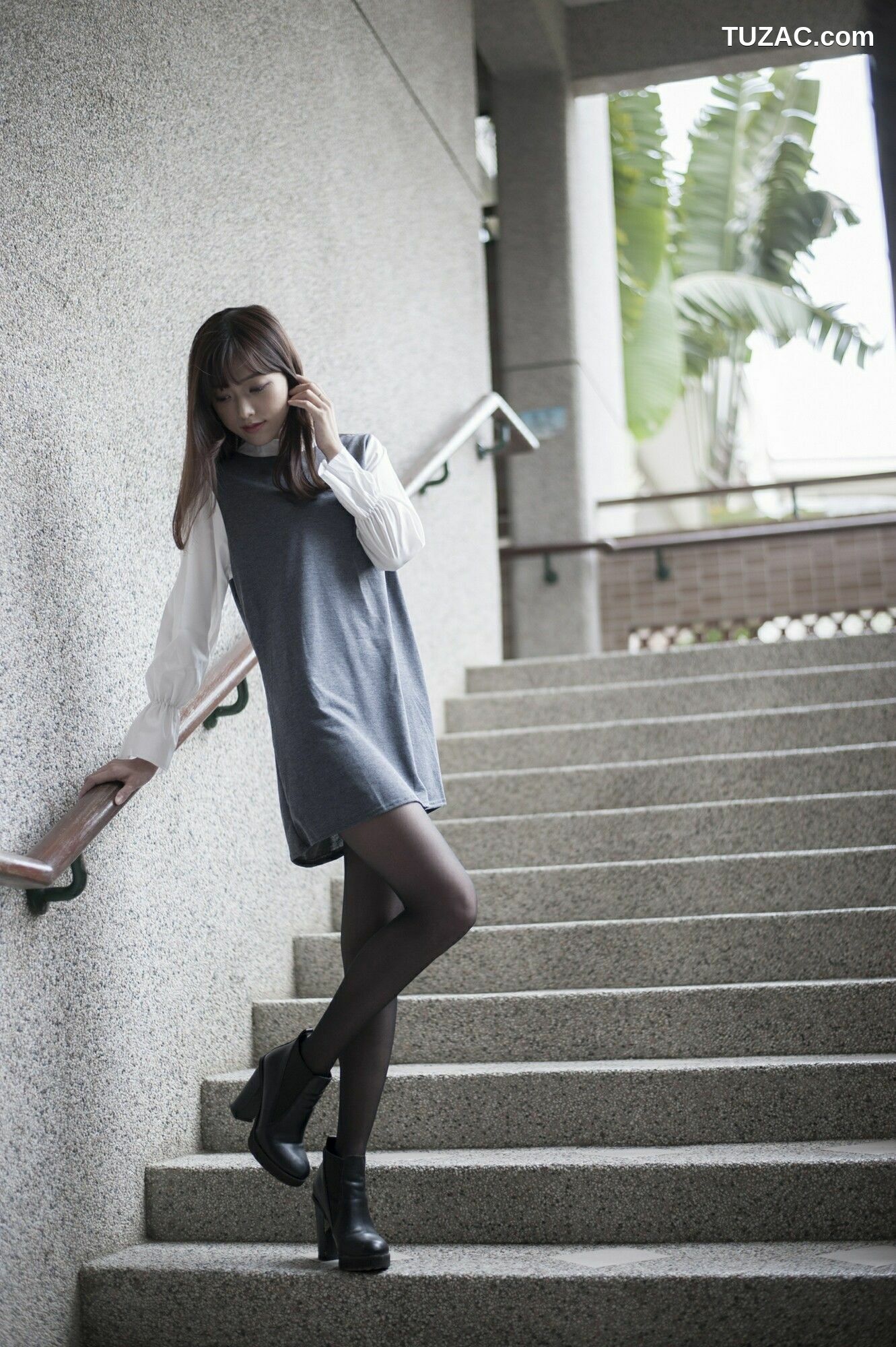 台湾正妹_ 彭丽嘉(Lady憶憶)《樱花下的黑丝》 写真集[33P]