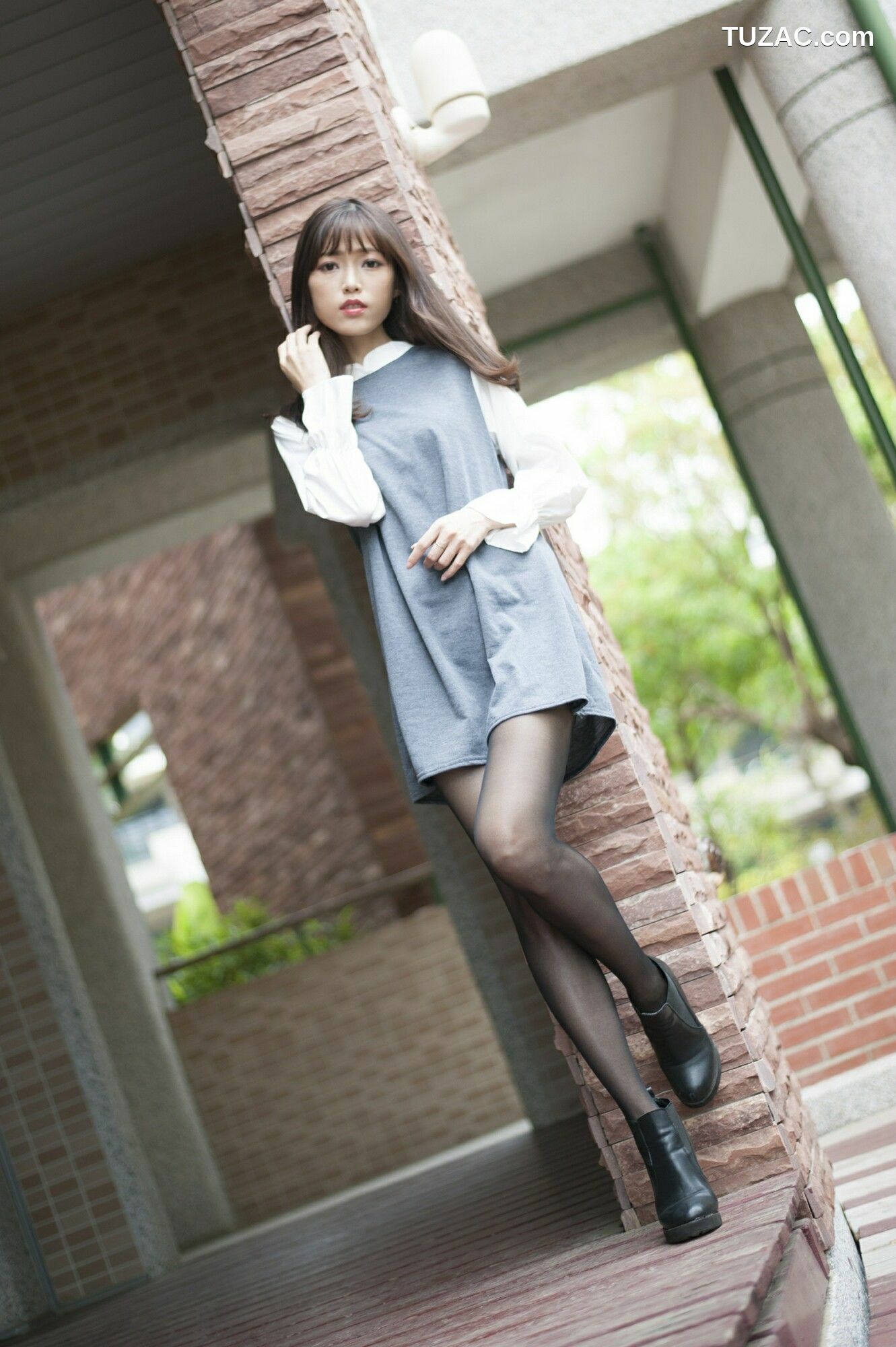 台湾正妹_ 彭丽嘉(Lady憶憶)《樱花下的黑丝》 写真集[33P]