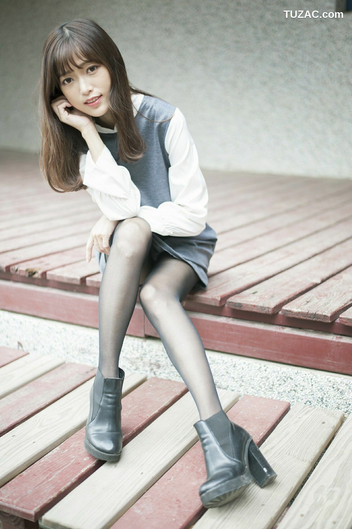 台湾正妹_ 彭丽嘉(Lady憶憶)《樱花下的黑丝》 写真集[33P]