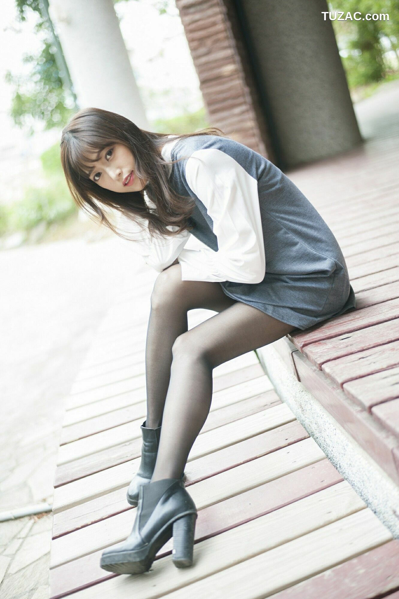 台湾正妹_ 彭丽嘉(Lady憶憶)《樱花下的黑丝》 写真集[33P]