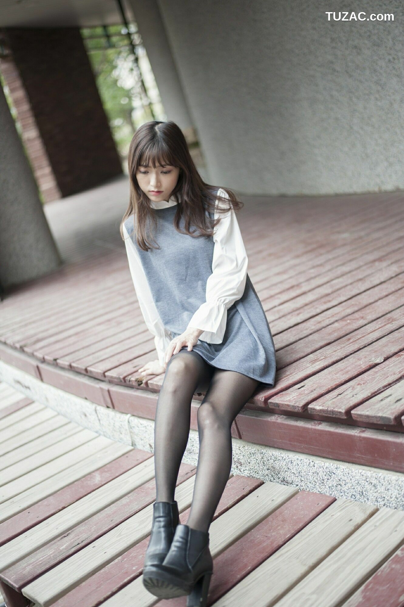 台湾正妹_ 彭丽嘉(Lady憶憶)《樱花下的黑丝》 写真集[33P]