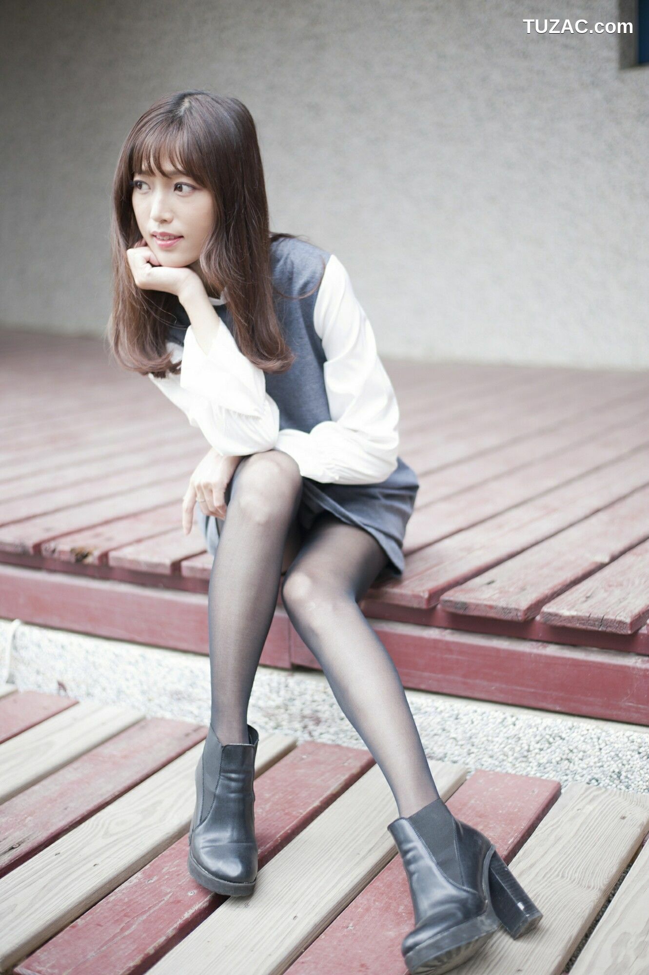 台湾正妹_ 彭丽嘉(Lady憶憶)《樱花下的黑丝》 写真集[33P]