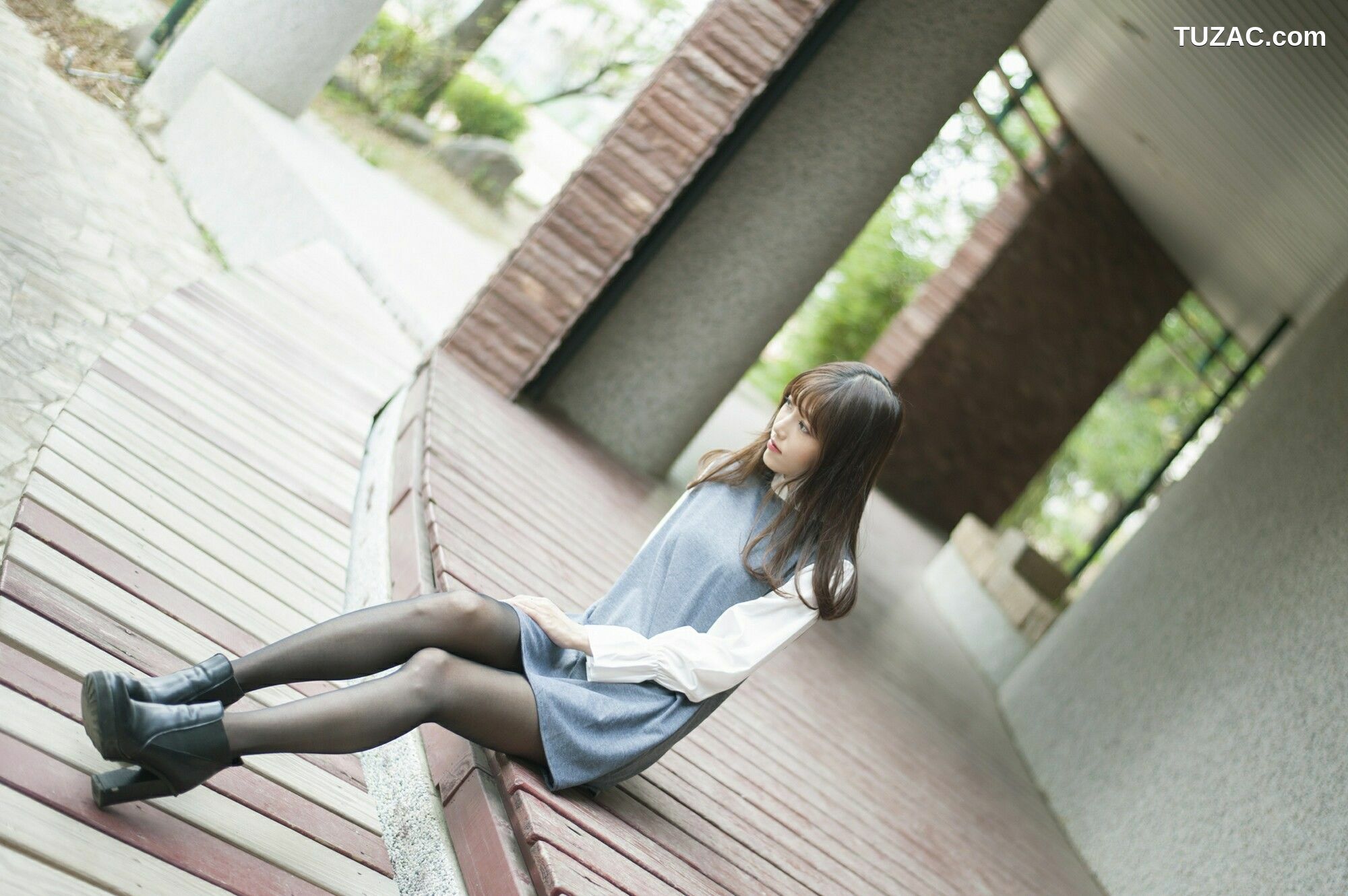 台湾正妹_ 彭丽嘉(Lady憶憶)《樱花下的黑丝》 写真集[33P]