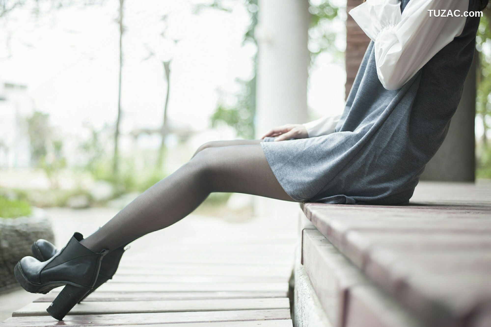 台湾正妹_ 彭丽嘉(Lady憶憶)《樱花下的黑丝》 写真集[33P]