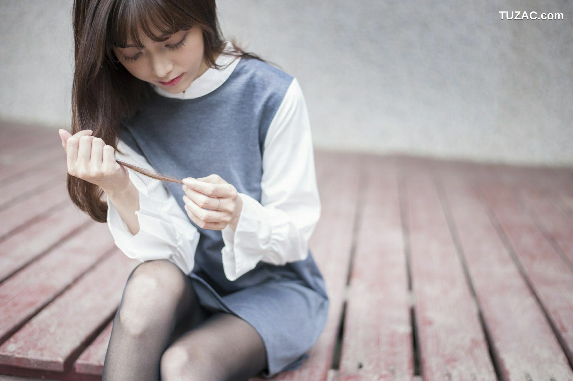 台湾正妹_ 彭丽嘉(Lady憶憶)《樱花下的黑丝》 写真集[33P]