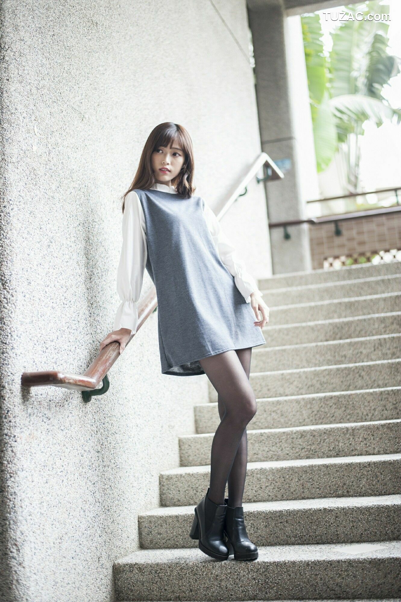 台湾正妹_ 彭丽嘉(Lady憶憶)《樱花下的黑丝》 写真集[33P]