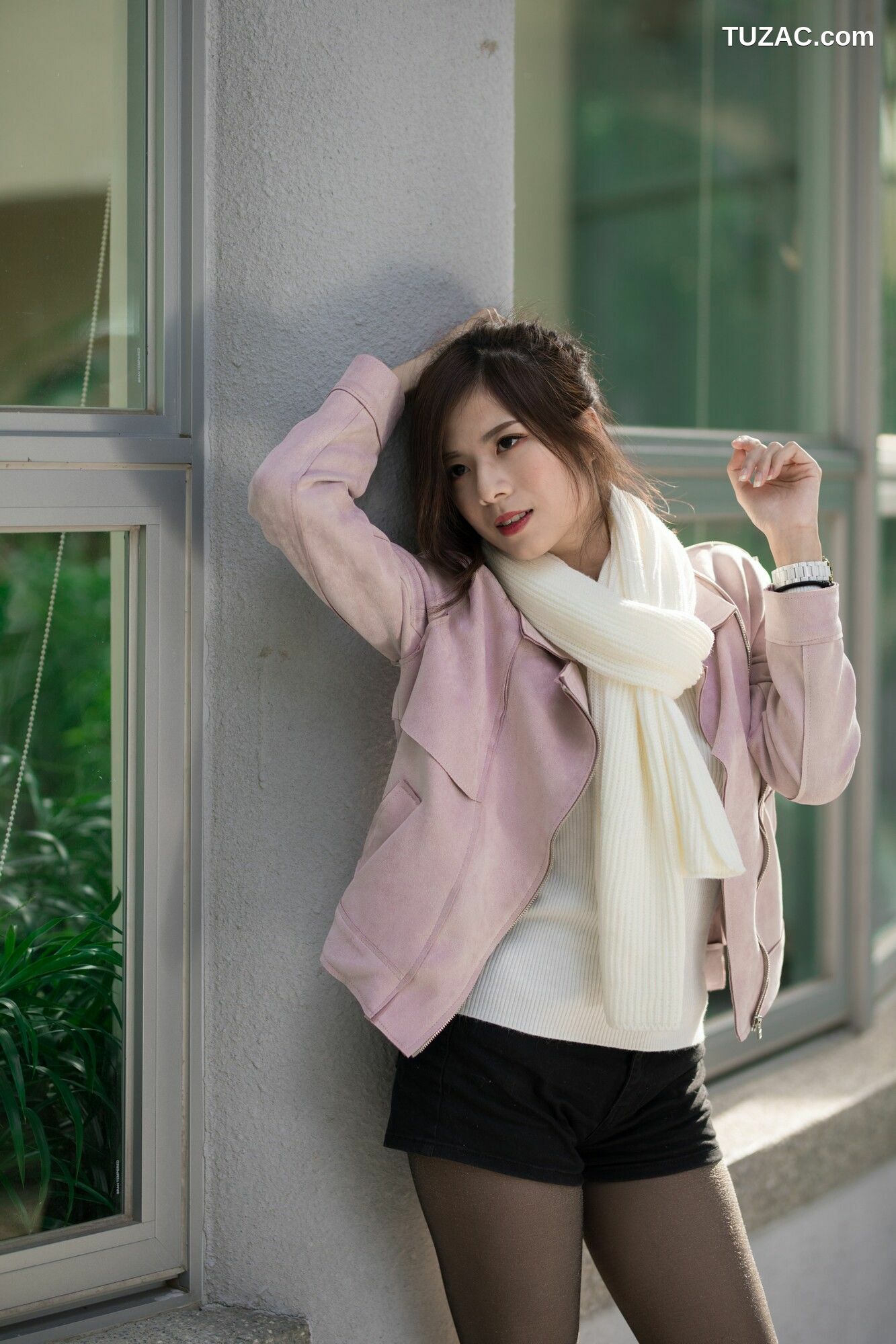 台湾正妹_ 方唯真 - 3套服装黑丝街拍 写真集[58P]