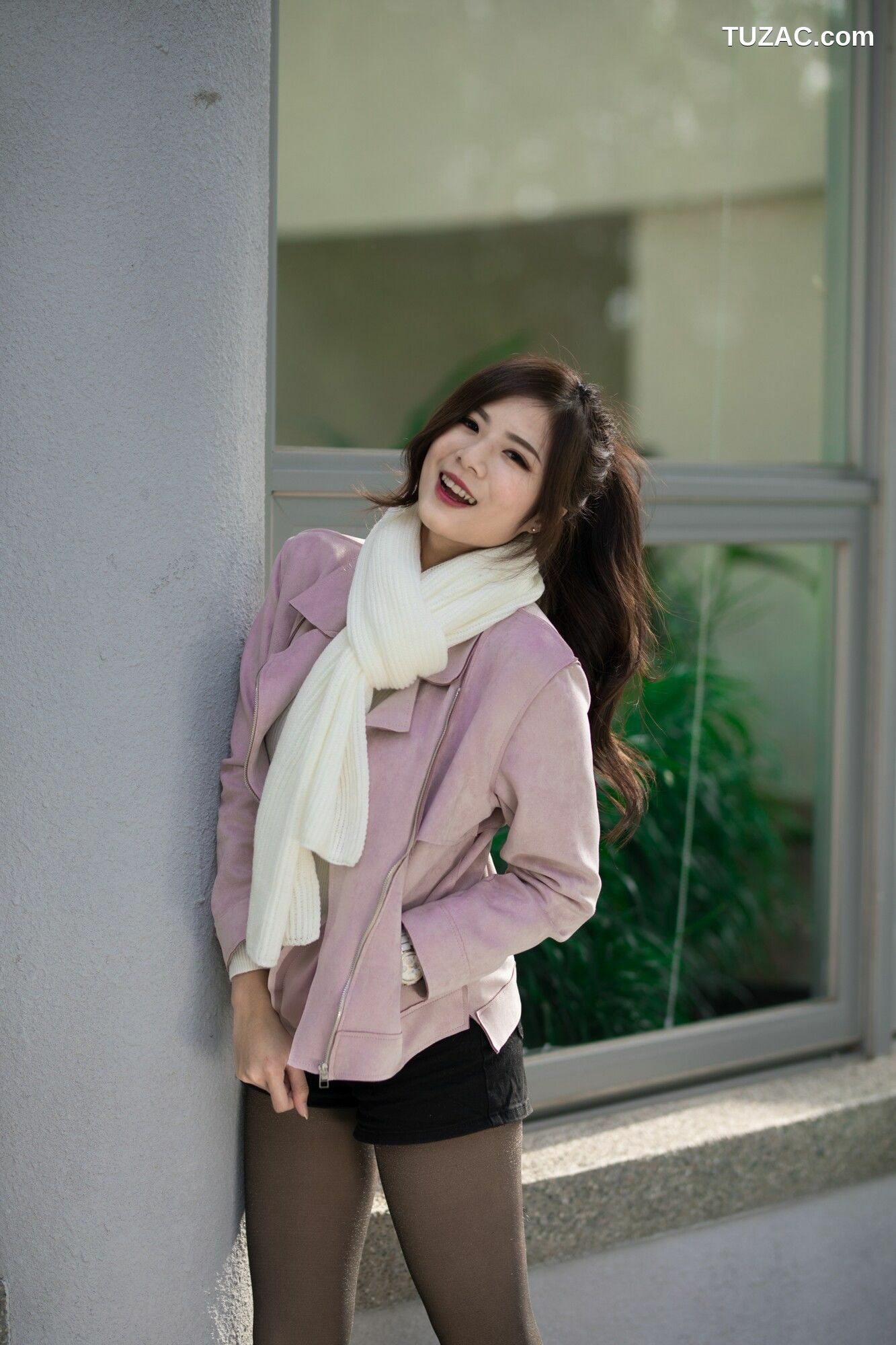 台湾正妹_ 方唯真 - 3套服装黑丝街拍 写真集[58P]