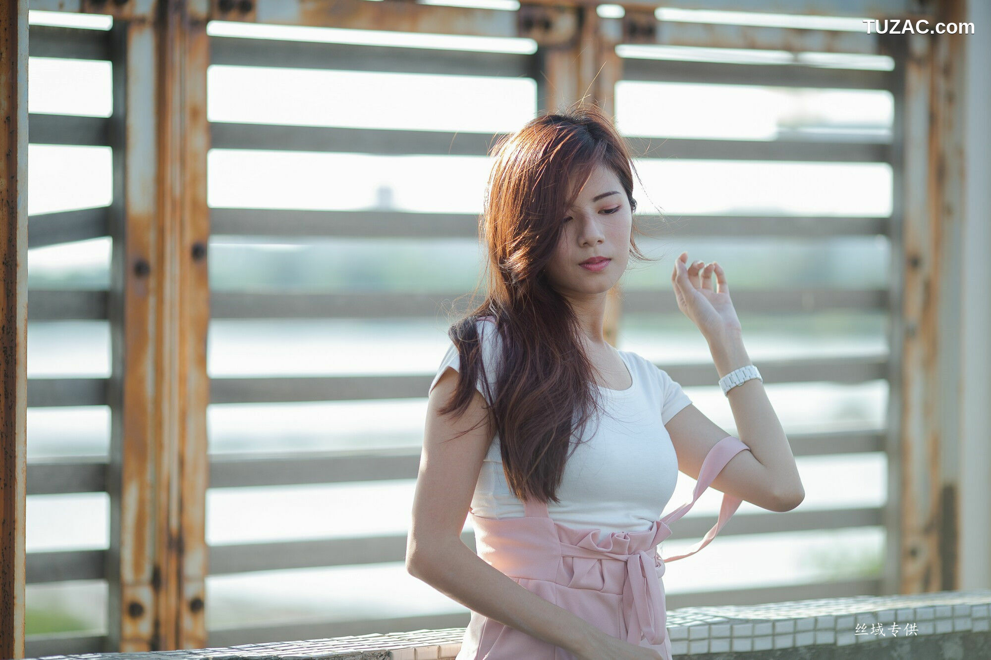 台湾正妹_ 方唯真《吊带裤+校服系列》 写真集[63P]