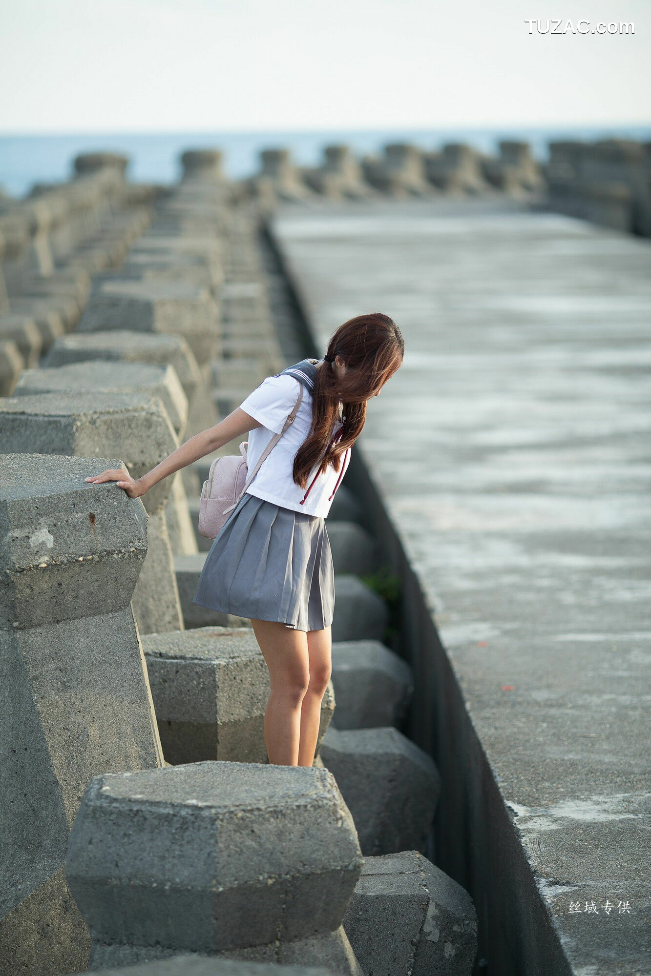 台湾正妹_ 方唯真《吊带裤+校服系列》 写真集[63P]