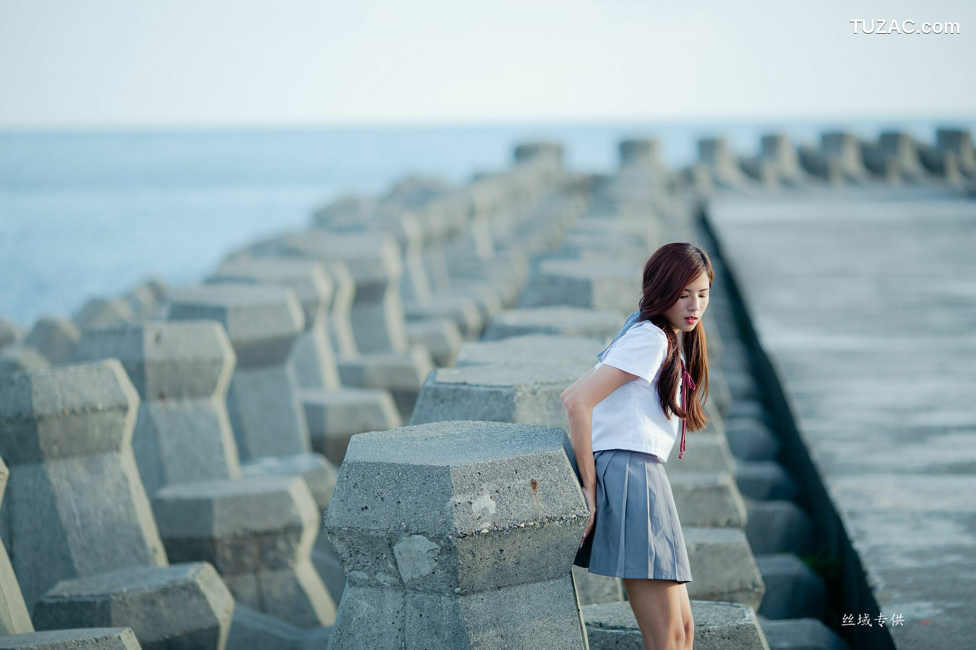 台湾正妹_ 方唯真《吊带裤+校服系列》 写真集[63P]