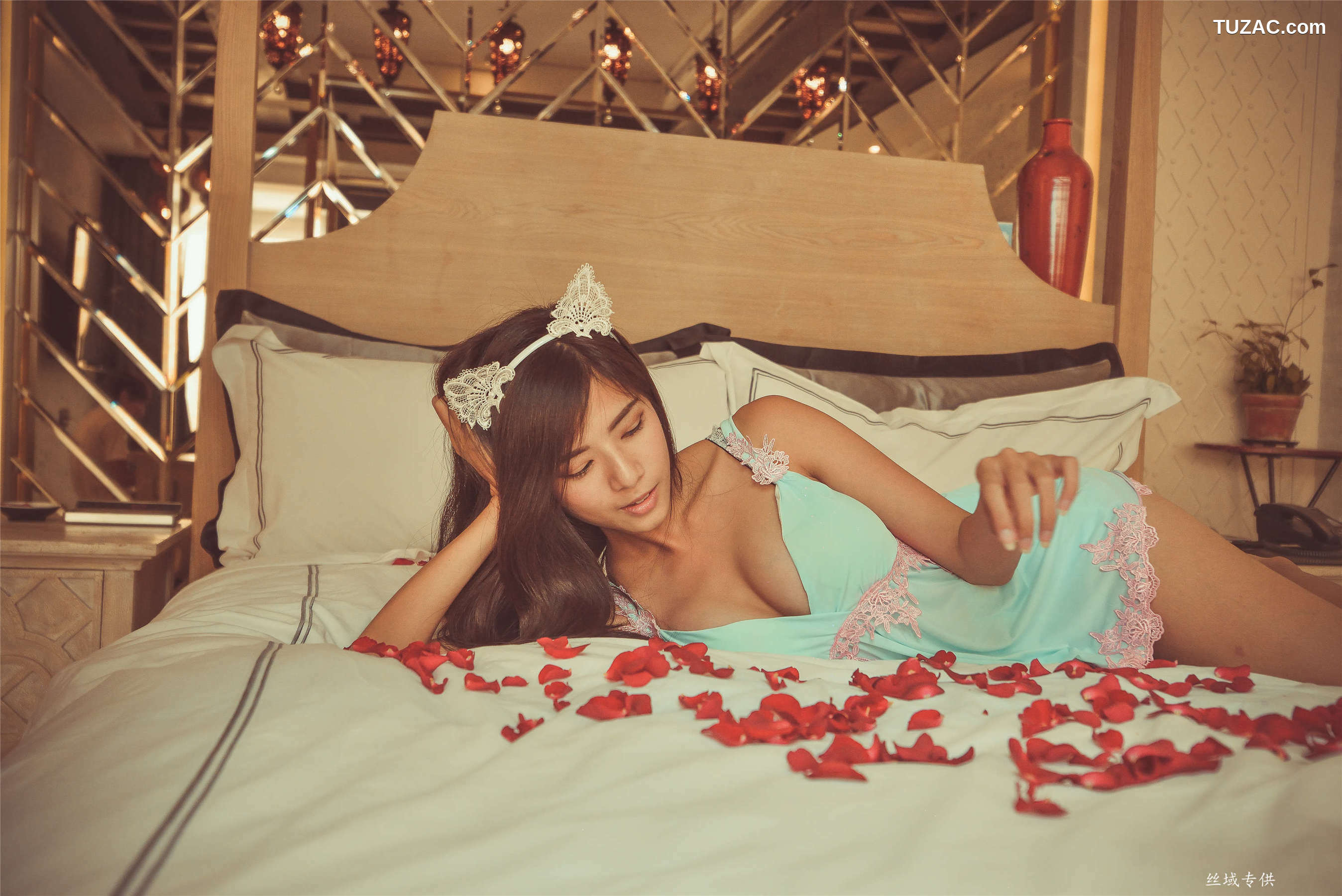 台湾正妹_ 方唯真《性感.芭蕾城市渡假旅店》猫女睡衣 写真集[61P]