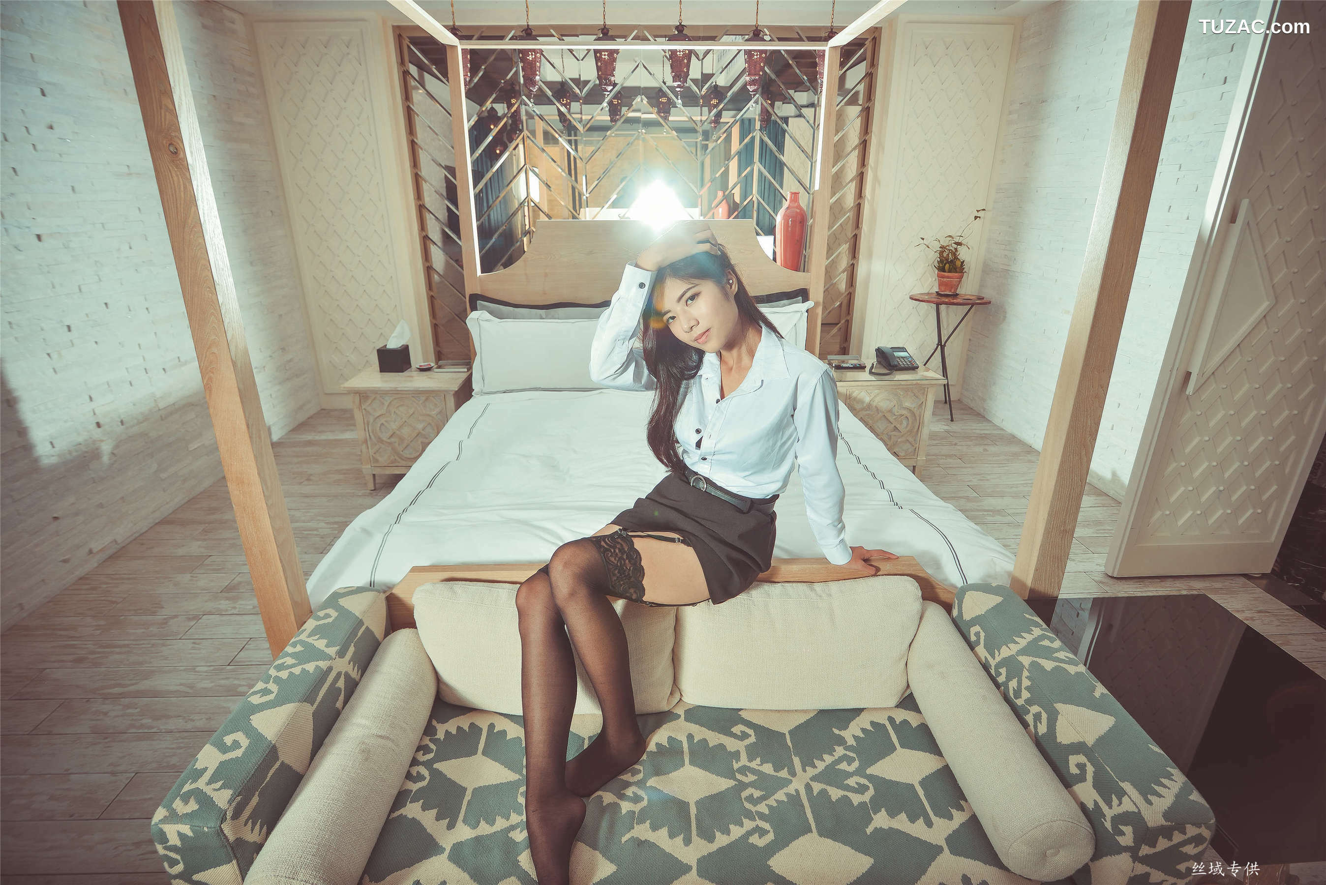 台湾正妹_ 方唯真《性感.芭蕾城市渡假旅店》黑丝OL 写真集[130P]